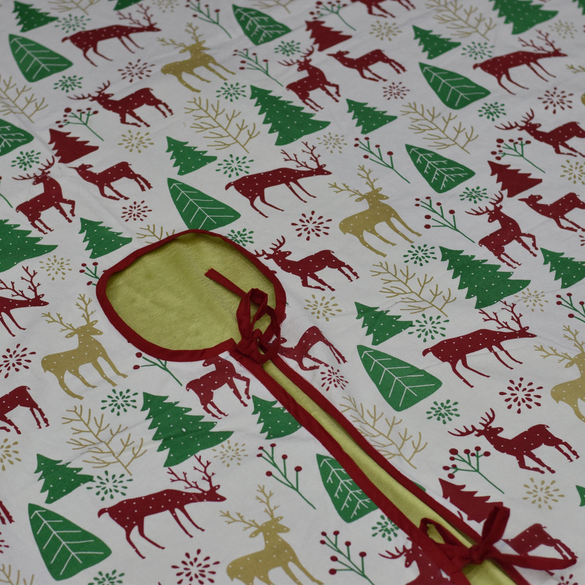 75cm Christmas Tree Skirt – Reindeer & Pine Tree Print – Nushio by Pulpel