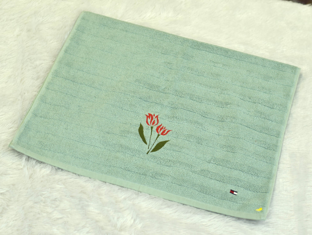 Premium Turkish Embroidered Towel – Green Base with Red Tulip Motif-19*38