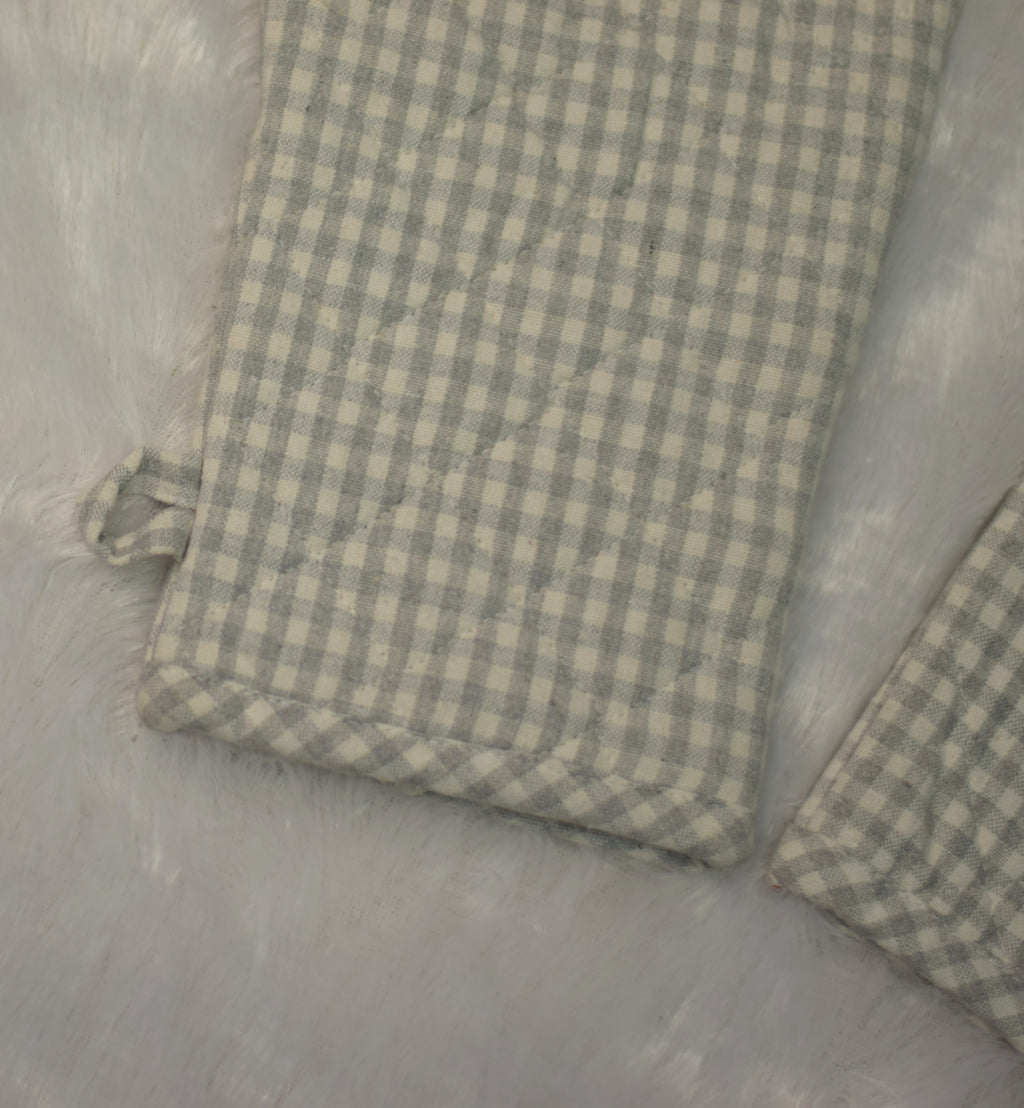 Grey Checkered Cotton Oven Gloves - Kitchen Mitts (Set of 2) - View 2 - Cotton - Nushio