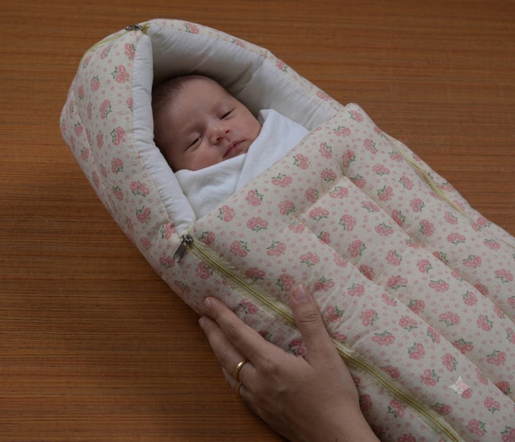 0–3 Months Muslin Cotton Baby Protector Nest | Soft Newborn Sleeping Bed with Zip Closure | Portable Baby Lounger – Pink Floral Print