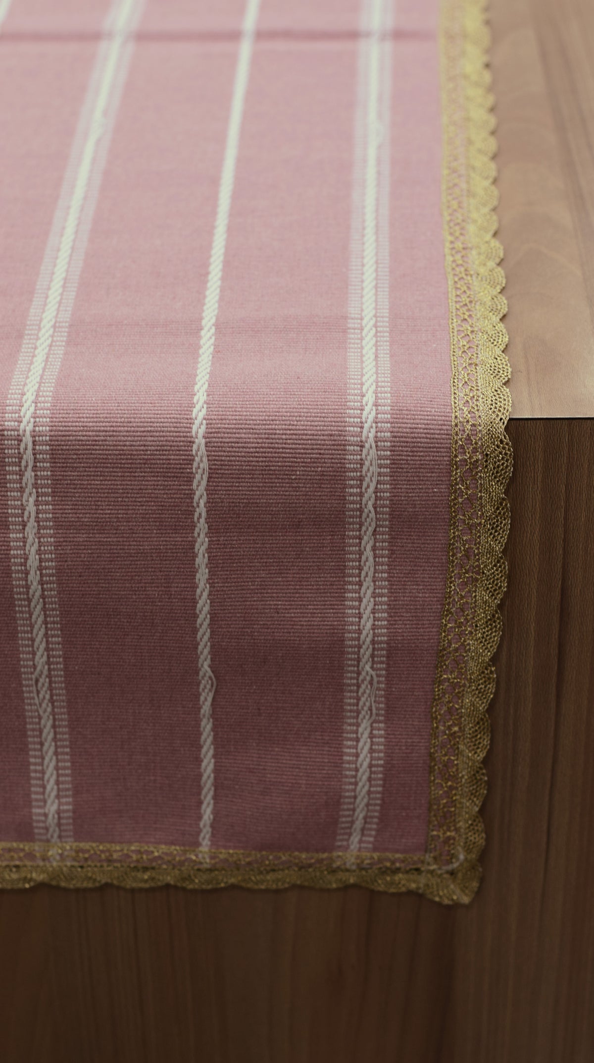 Pink Striped Table Runner with Decorative Lace Border – 240 × 35 cm