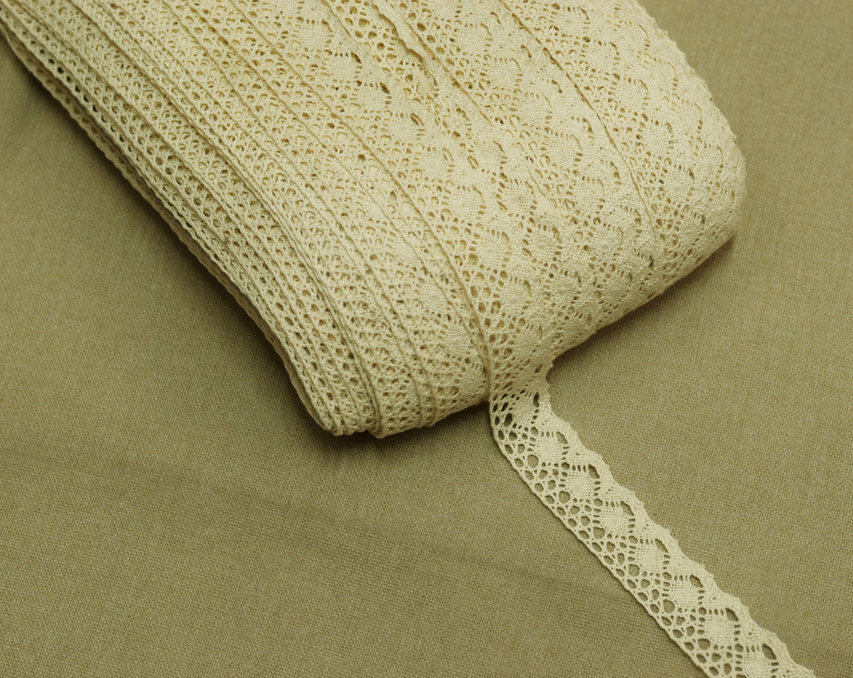 Cream Floral Lace Trim – Decorative Crochet Lace Border | 1 Meter