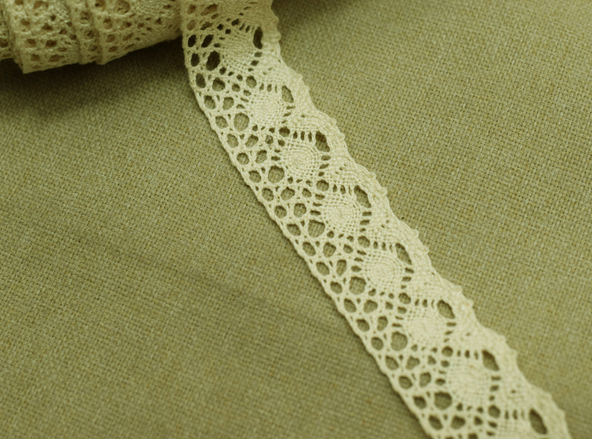 Cream Floral Lace Trim – Decorative Crochet Lace Border | 1 Meter