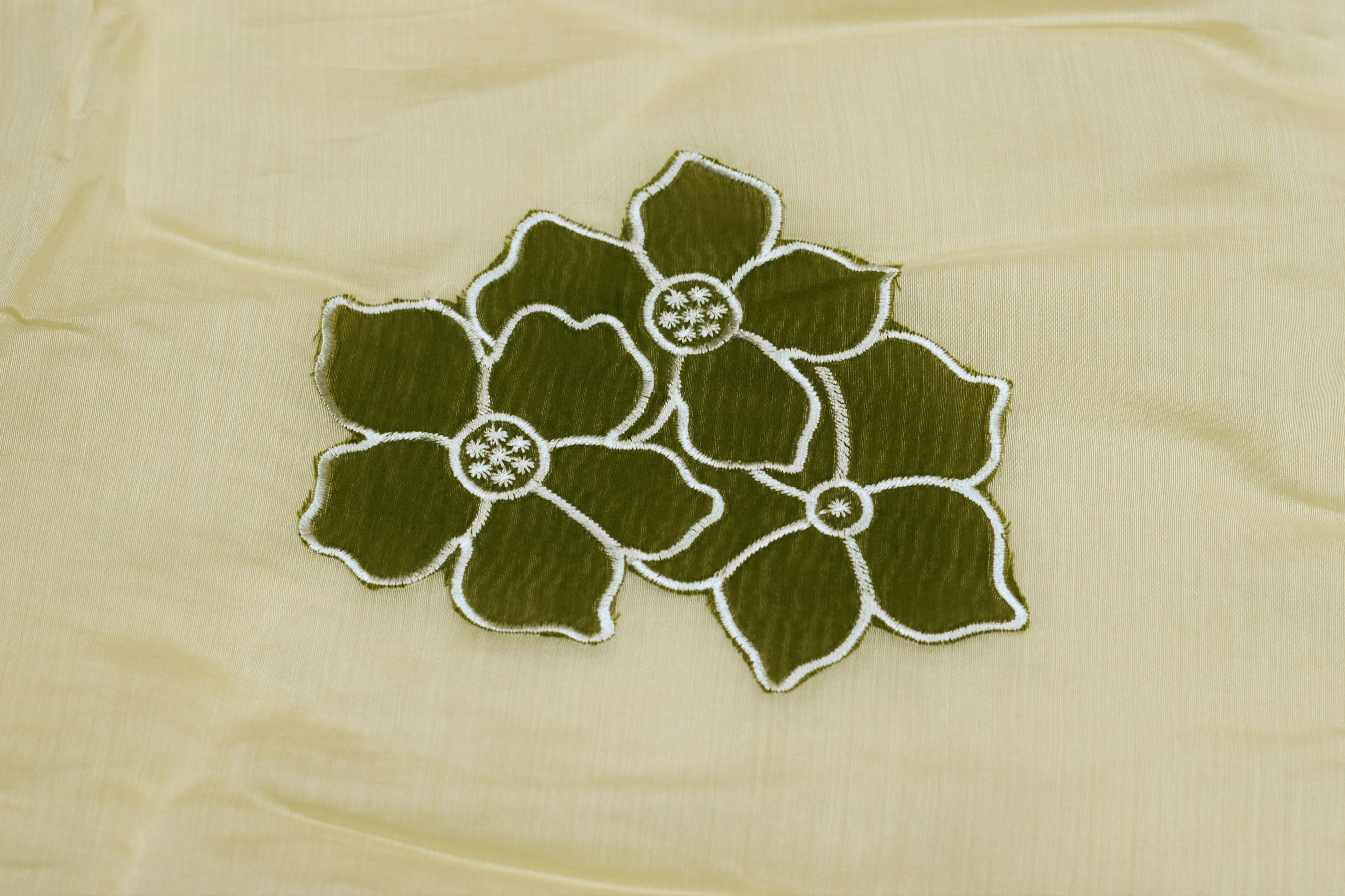 Mul Chandari Appliqué Work Top Material – Off White & Olive Green Floral Design | 44 Inch Width | 2.5 Meter Fabric