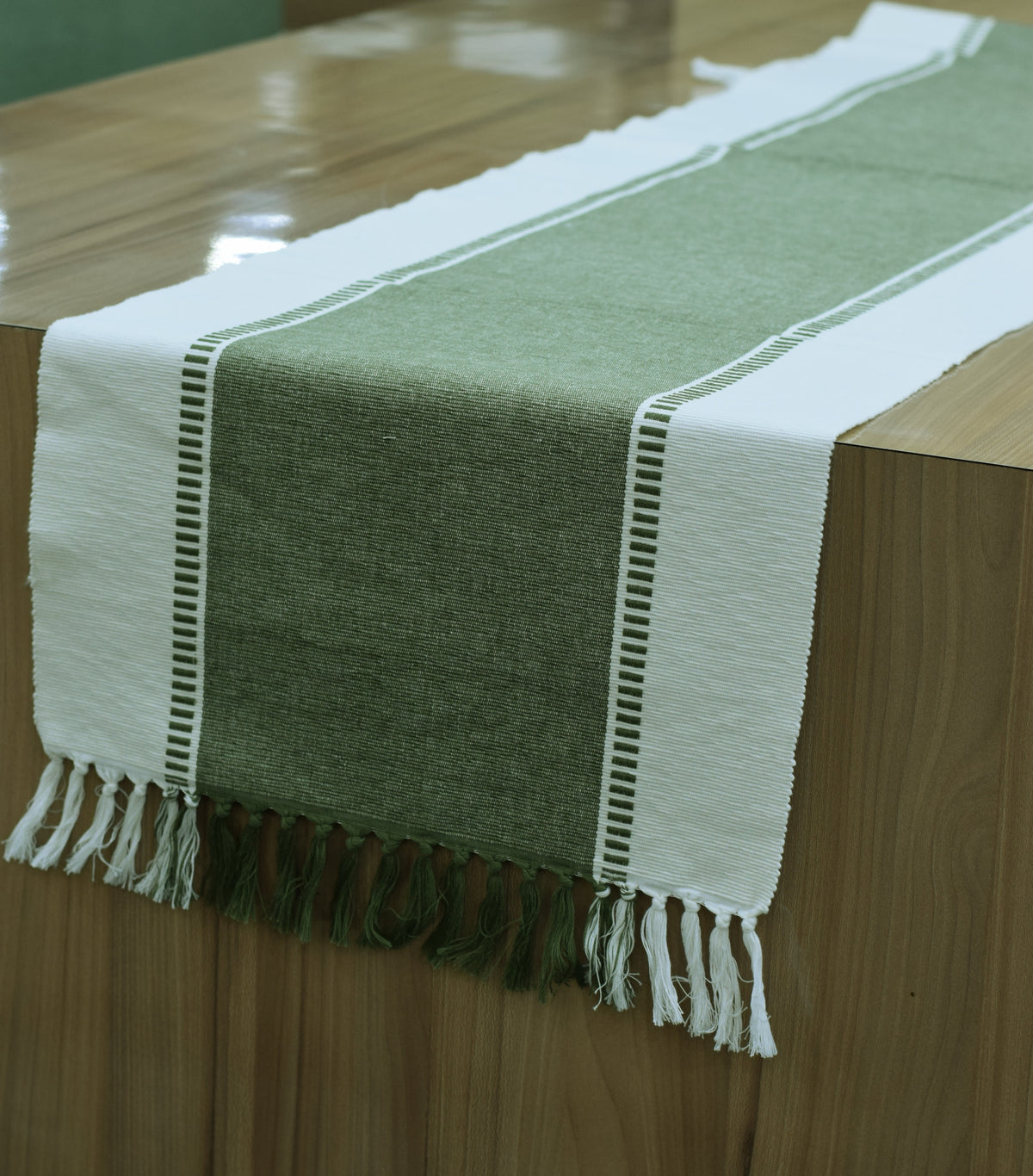 Olive Green & White Cotton Table Runner with Tassel Detailing – 180 × 40 cm