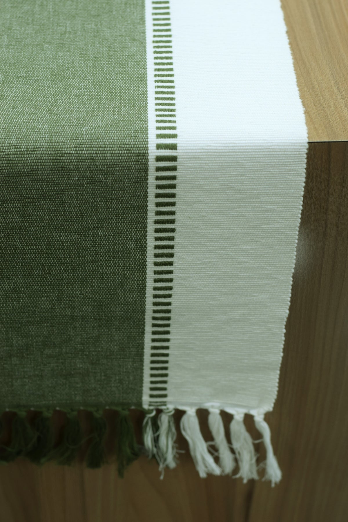 Olive Green & White Cotton Table Runner with Tassel Detailing – 180 × 40 cm