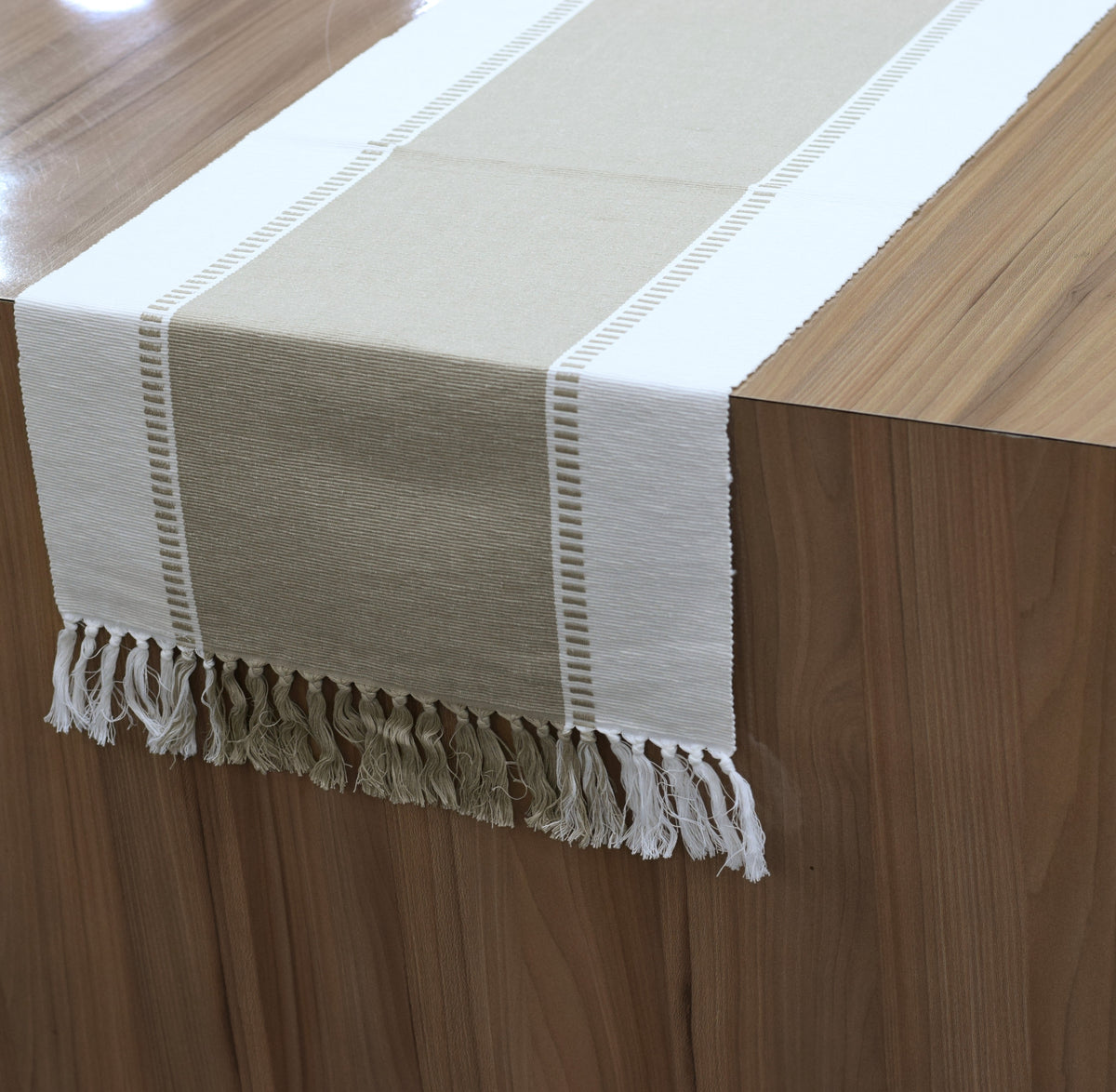 Elegant Beige & White Table Runner with Tassel Fringe – 190 x 40 cm