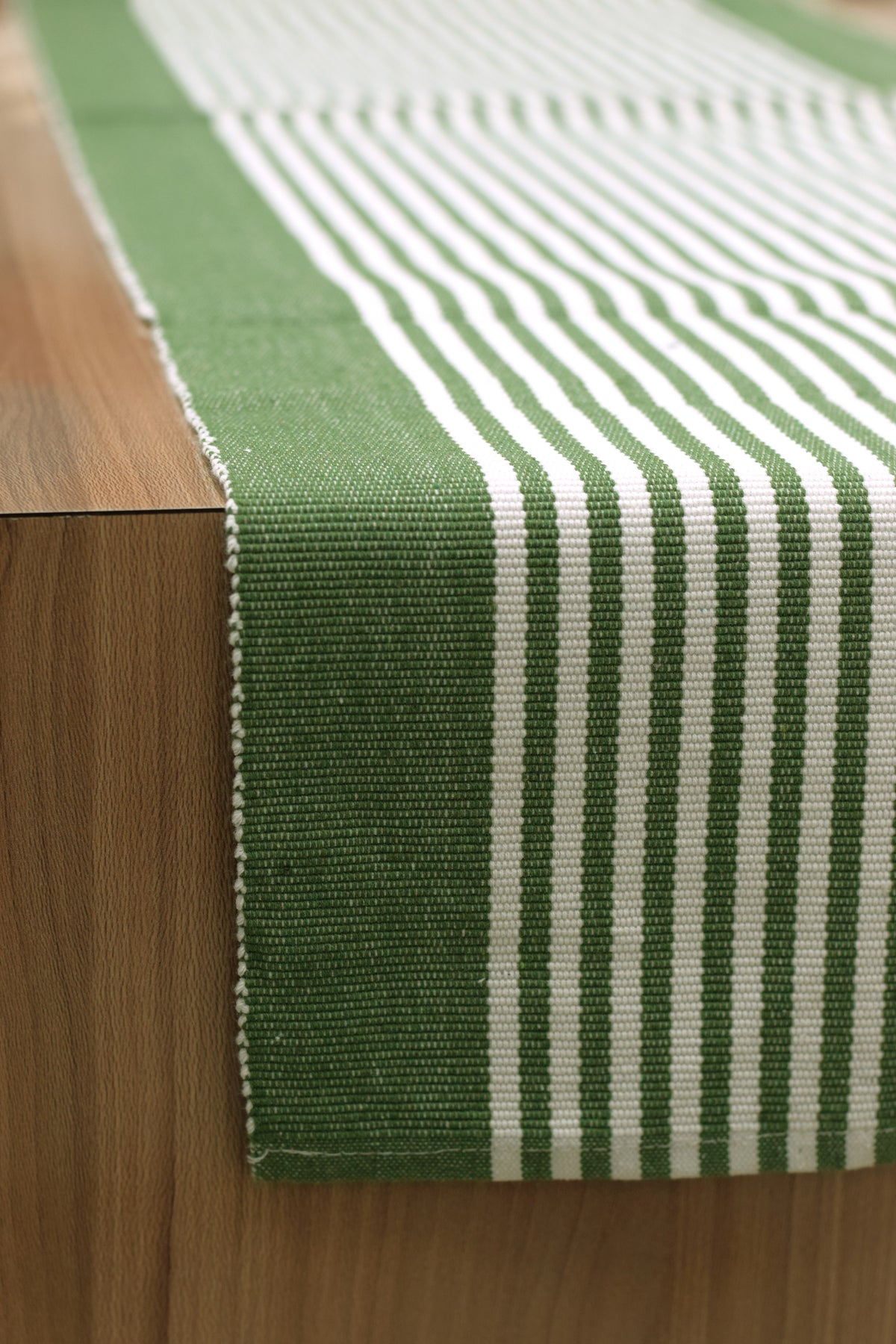 Green & White Striped Table Runner – 116 × 30 cm