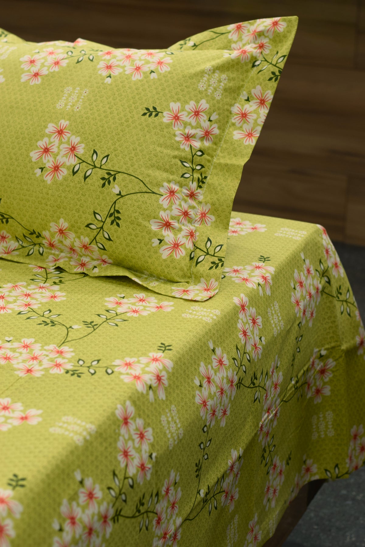 Green Floral Cotton Blend Queen Size Bedsheet – 90 × 100 Inch