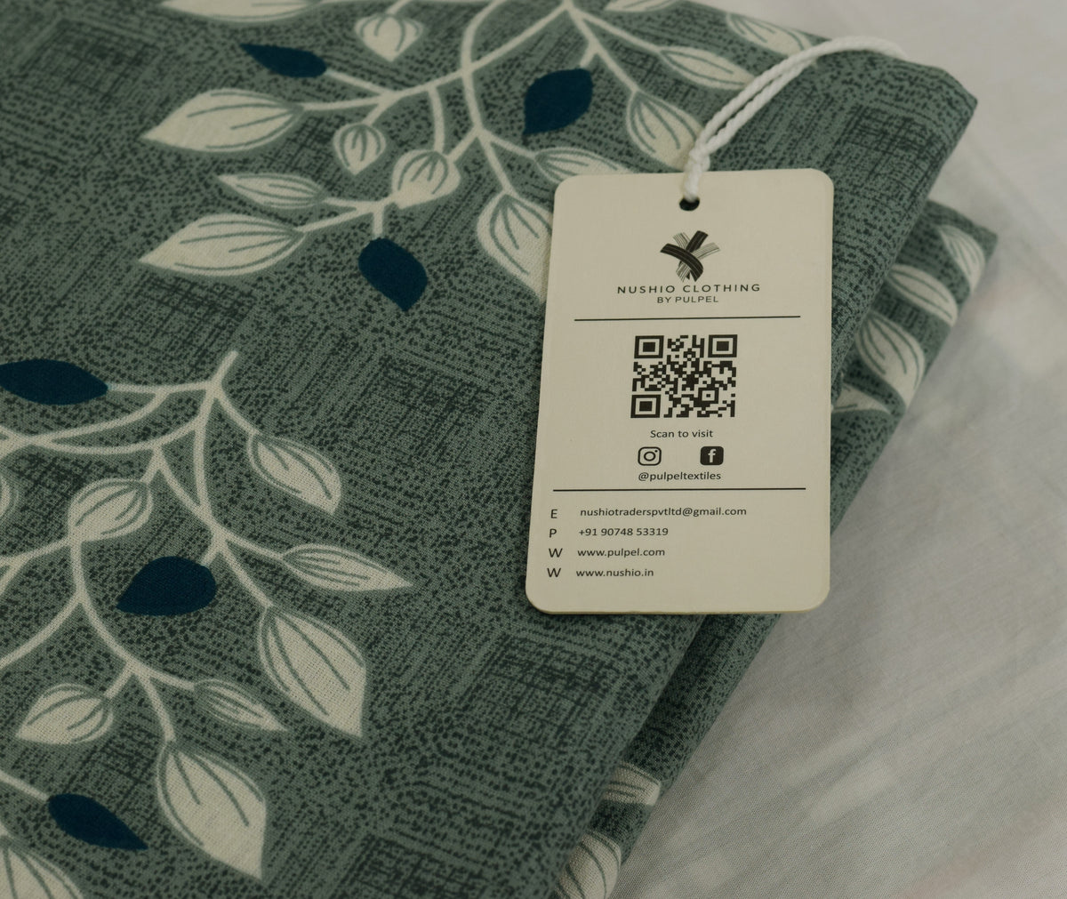 Dusty Blue Leafy Vine Print Queen Size Cotton Blend Bedsheet with 2 Pillow Covers (90x100 inches)
