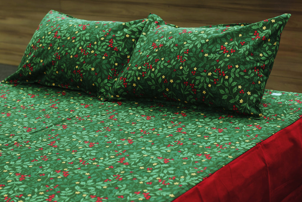 King Size Christmas Holly Print Bedspread – 100×110 Inches