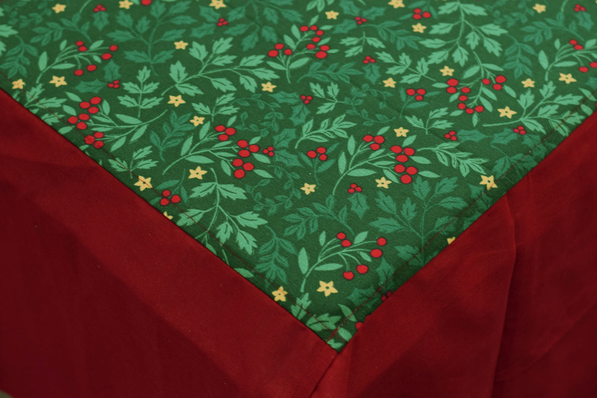King Size Christmas Holly Print Bedspread – 100×110 Inches