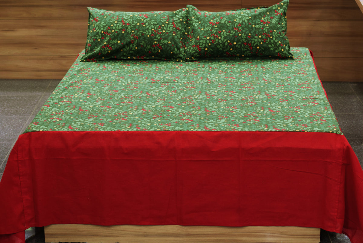 King Size Christmas Holly Print Bedspread – 100×110 Inches