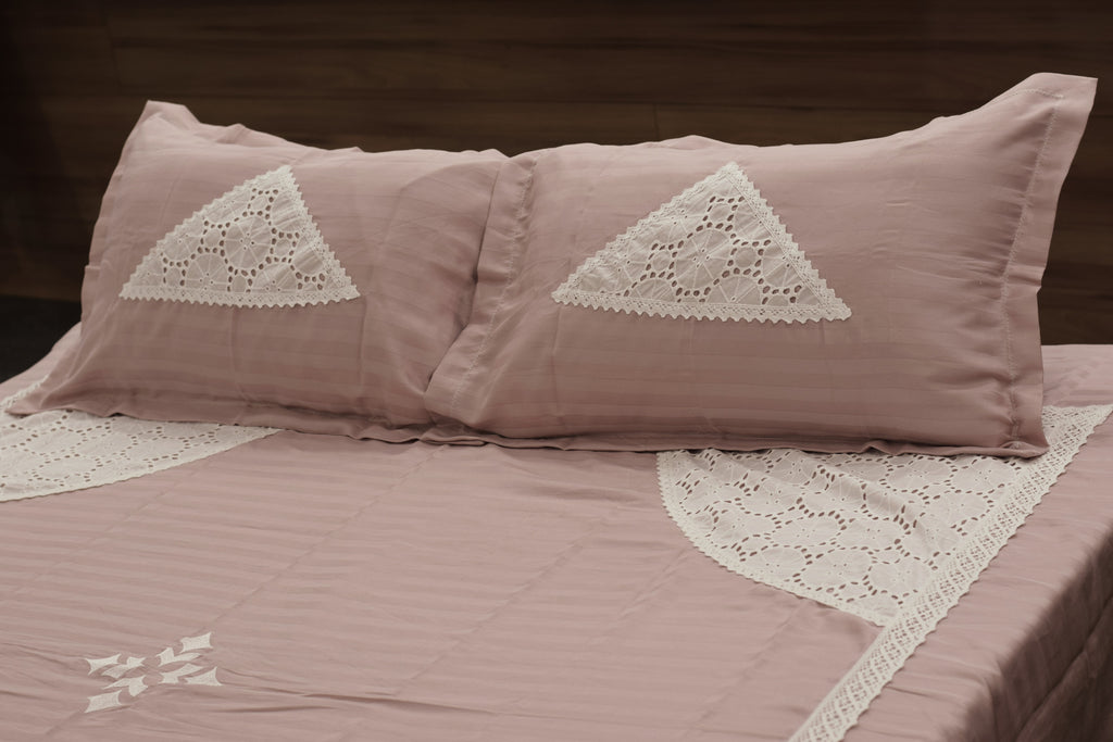 Elegant  Bedspread with Lace Border – 92 × 110 Inches