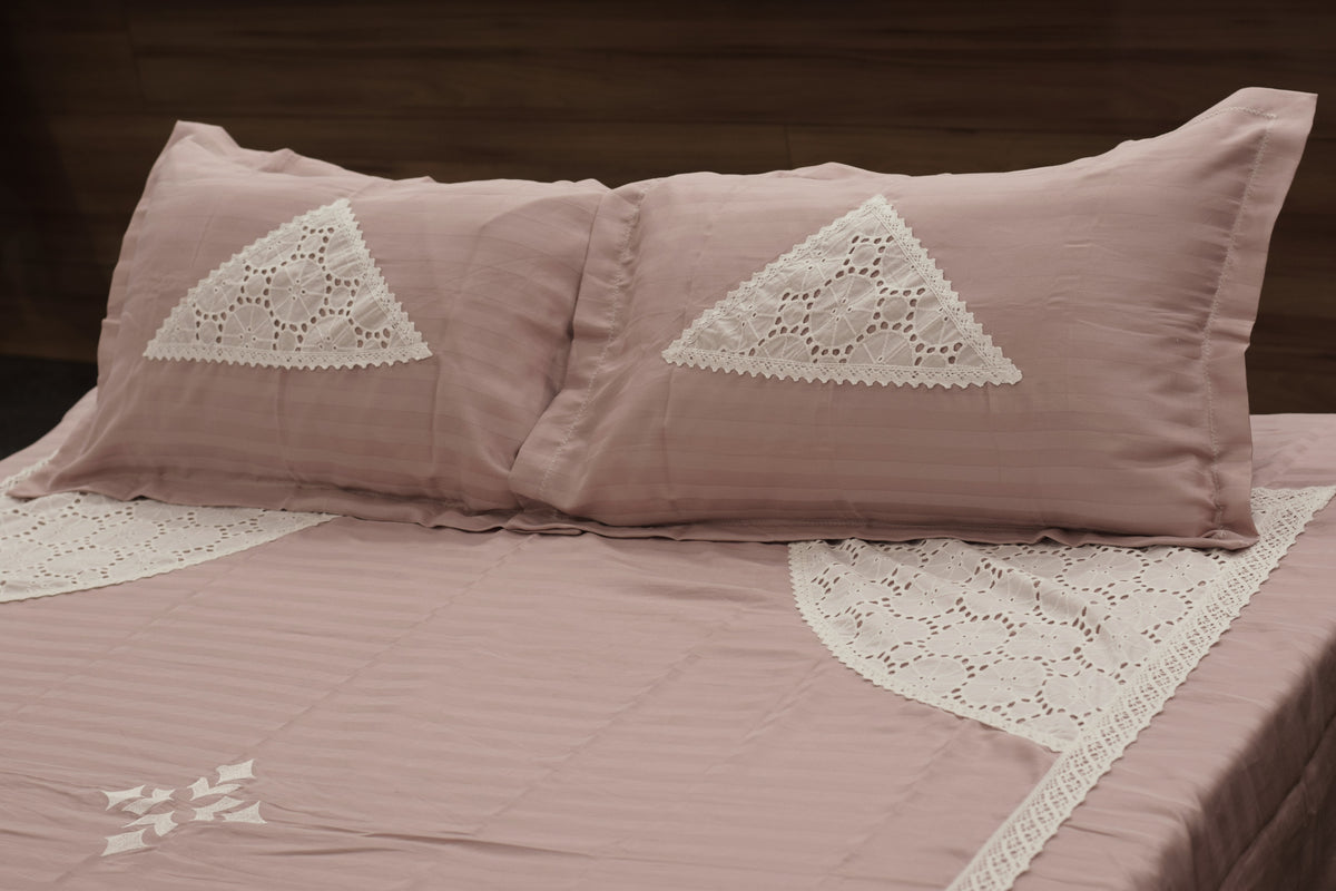 Elegant  Bedspread with Lace Border – 92 × 110 Inches