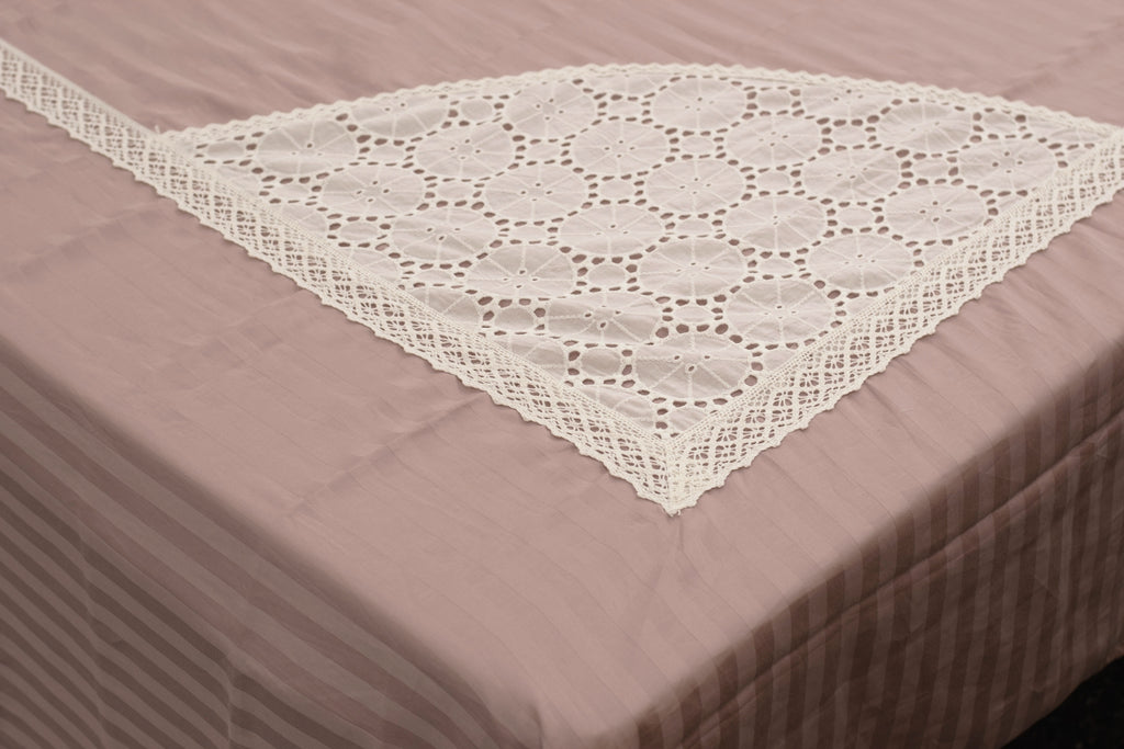 Elegant  Bedspread with Lace Border – 92 × 110 Inches