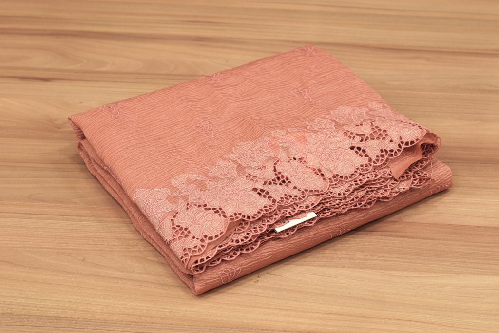 Elegant Crushed Organza Saree with Floral Lace Border – Premium Party & Occasion Wear