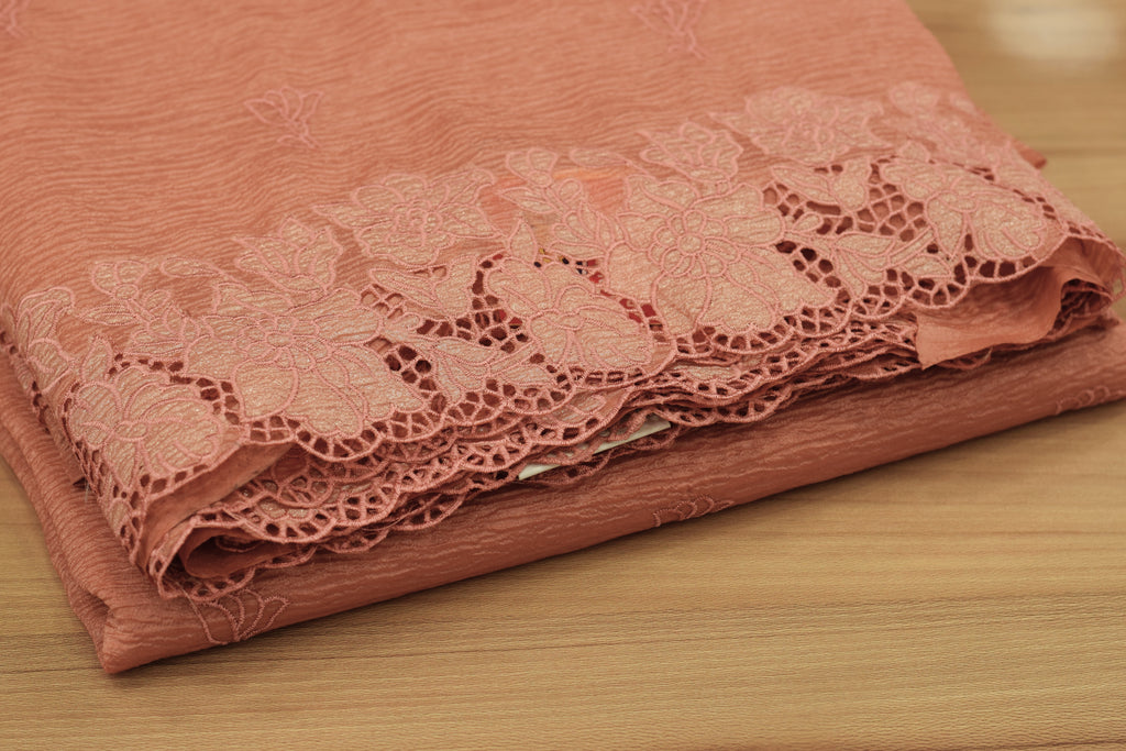 Elegant Crushed Organza Saree with Floral Lace Border – Premium Party & Occasion Wear