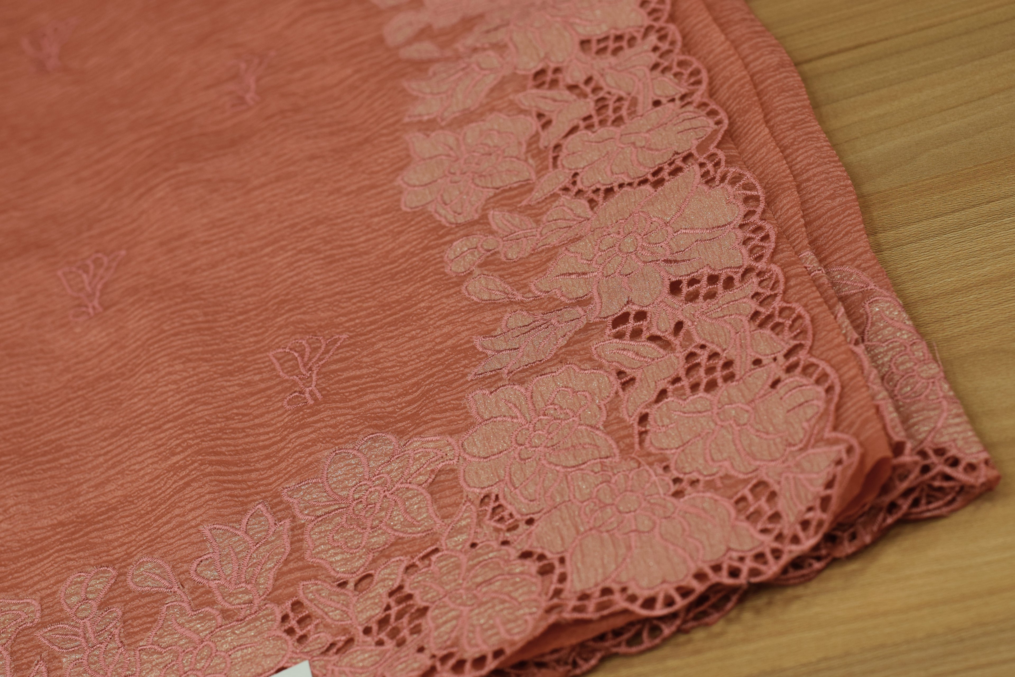 Elegant Crushed Organza Saree with Floral Lace Border – Premium Party & Occasion Wear