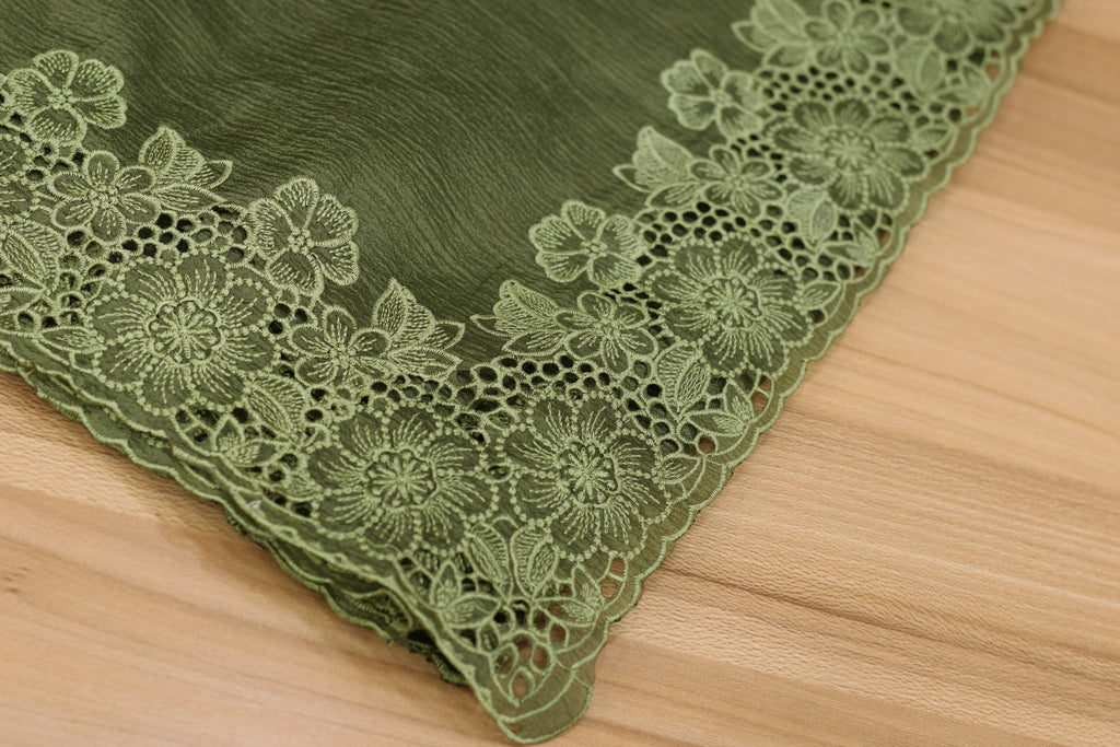 Elegant Crushed Organza Saree with Floral Lace Border – Premium Party & Occasion Wear