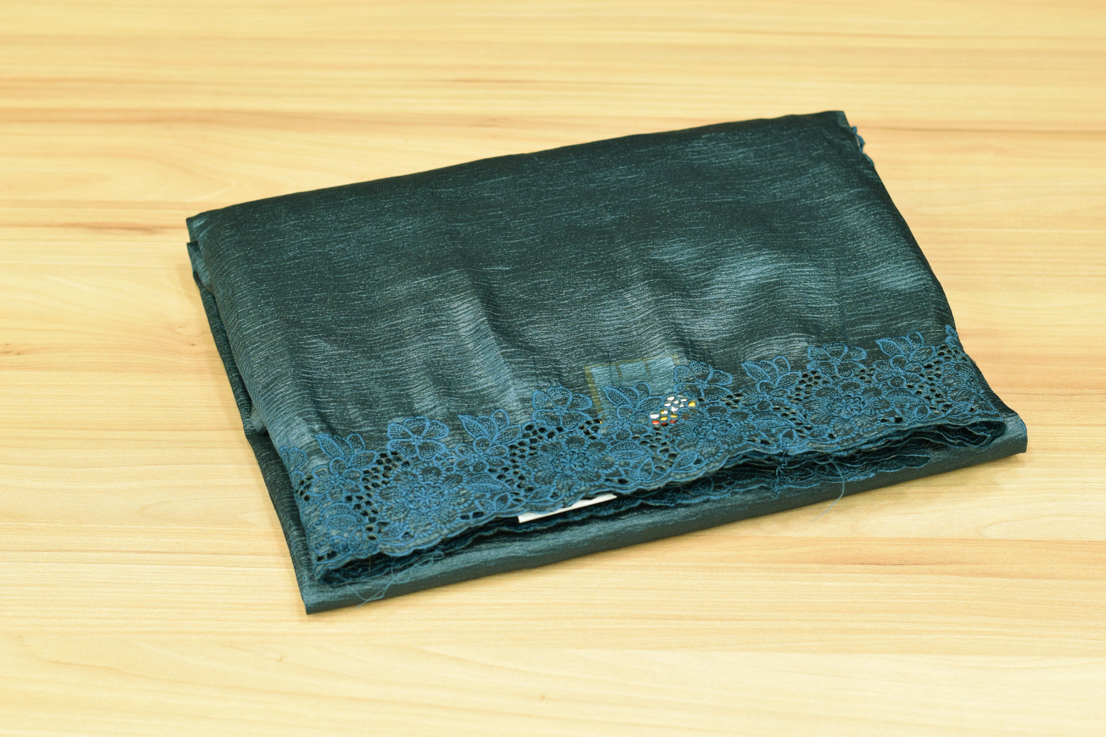 Elegant Crushed Organza Saree with Floral Lace Border – Premium Party & Occasion Wear