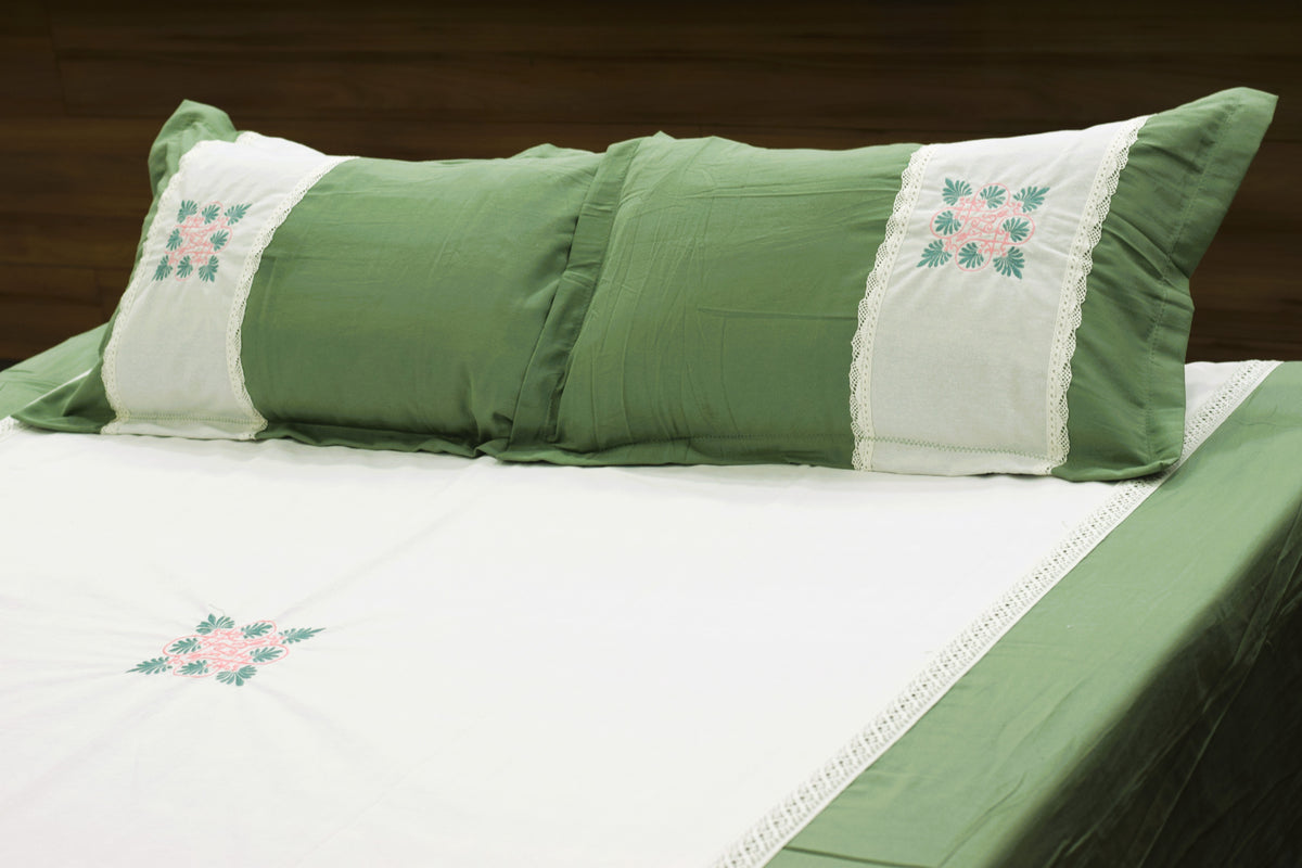 Green Cotton Bedspread with White Floral Panel – 96 × 112 Inches