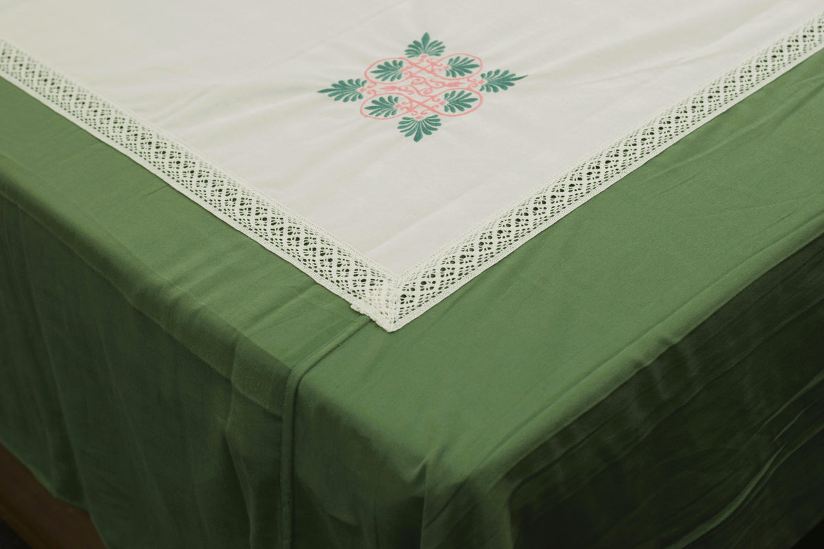 Green Cotton Bedspread with White Floral Panel – 96 × 112 Inches