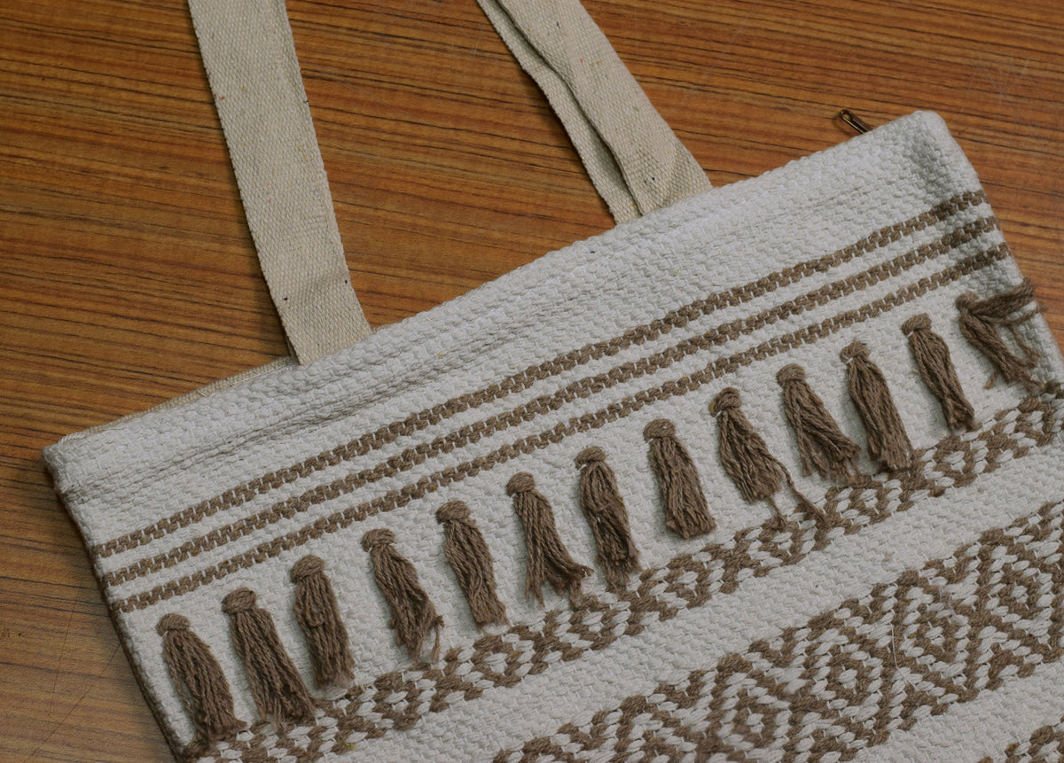 Off-White & Beige Jute Cotton Blend Shoulder Bag with Tassel Detailing – Nushio by Pulpel