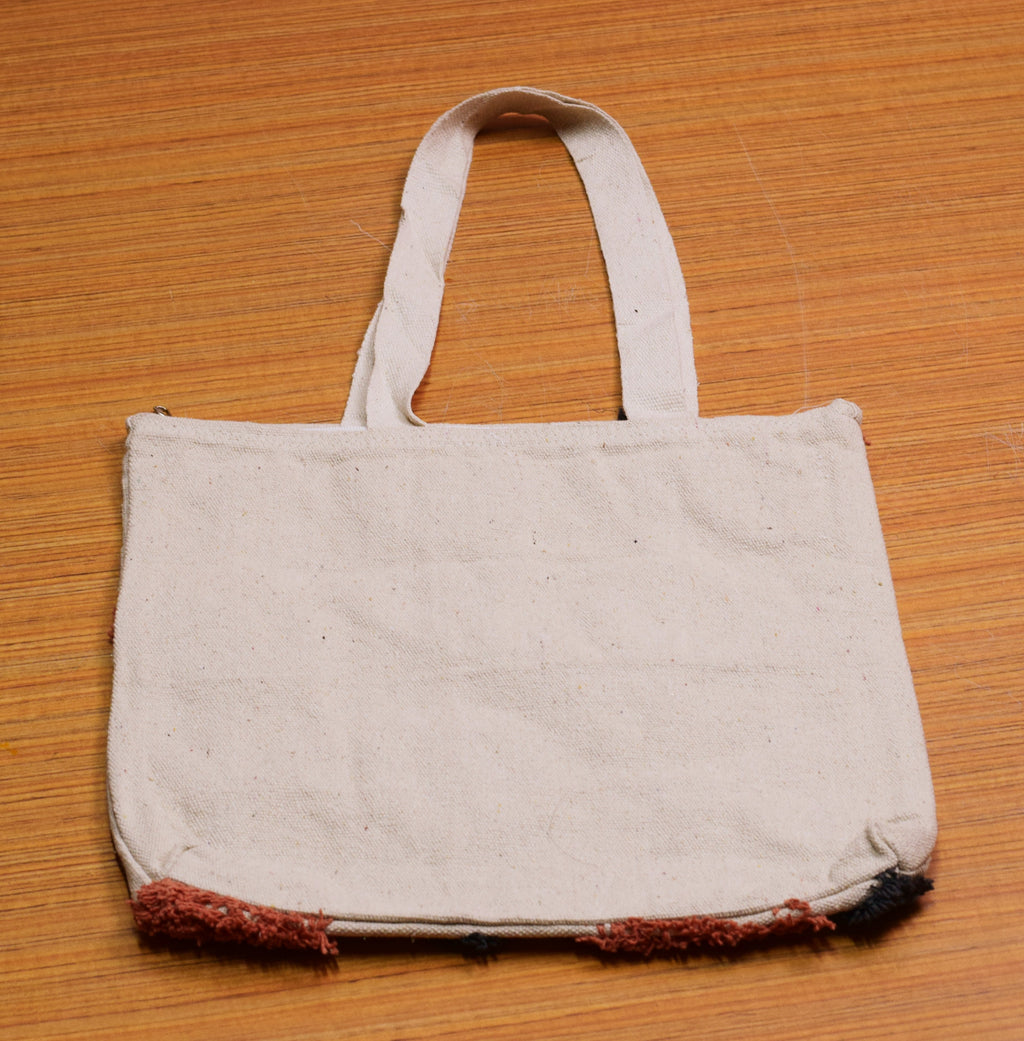 Tufted Floral Canvas Tote Bag – Off-White with Rust & Black Pattern