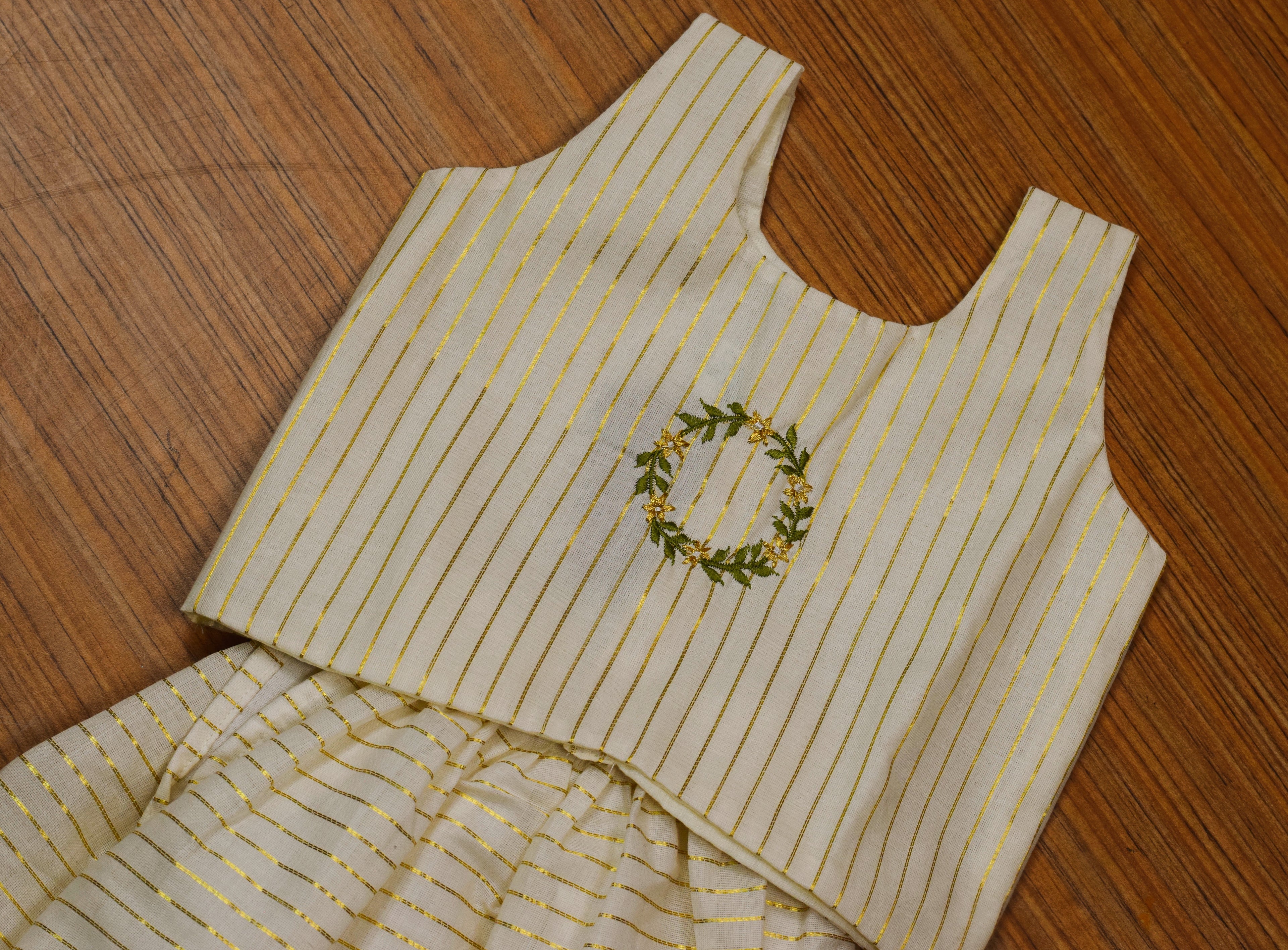 Girls Kerala Traditional Skirt & Top Set – White with Golden Stripes | Onam Festive Wear | Sleeveless Ethnic Outfit