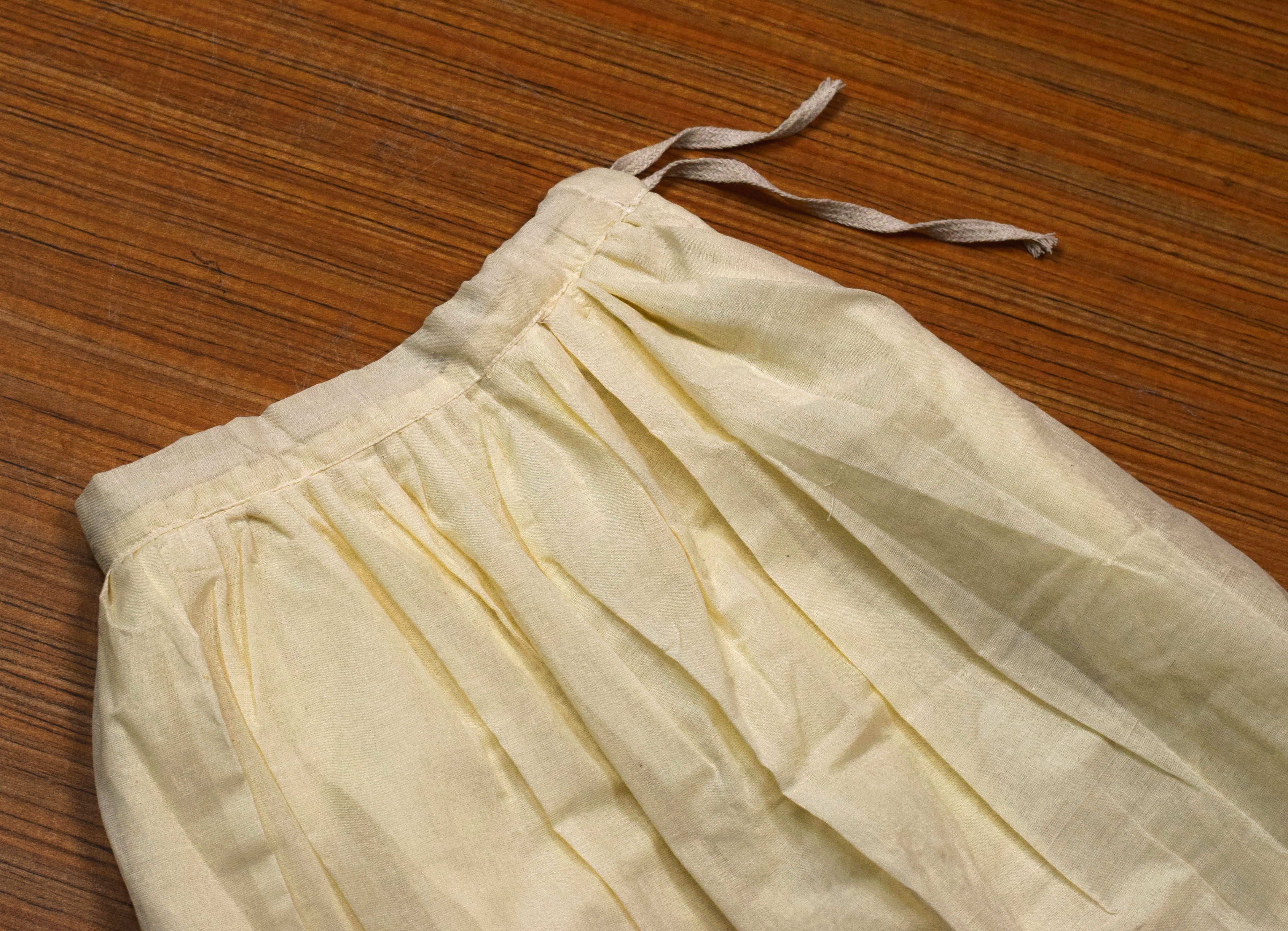 Girls Traditional Onam Skirt & Top Set – Off White Cotton Dress with Golden Kasavu Border & Lotus Embroidery