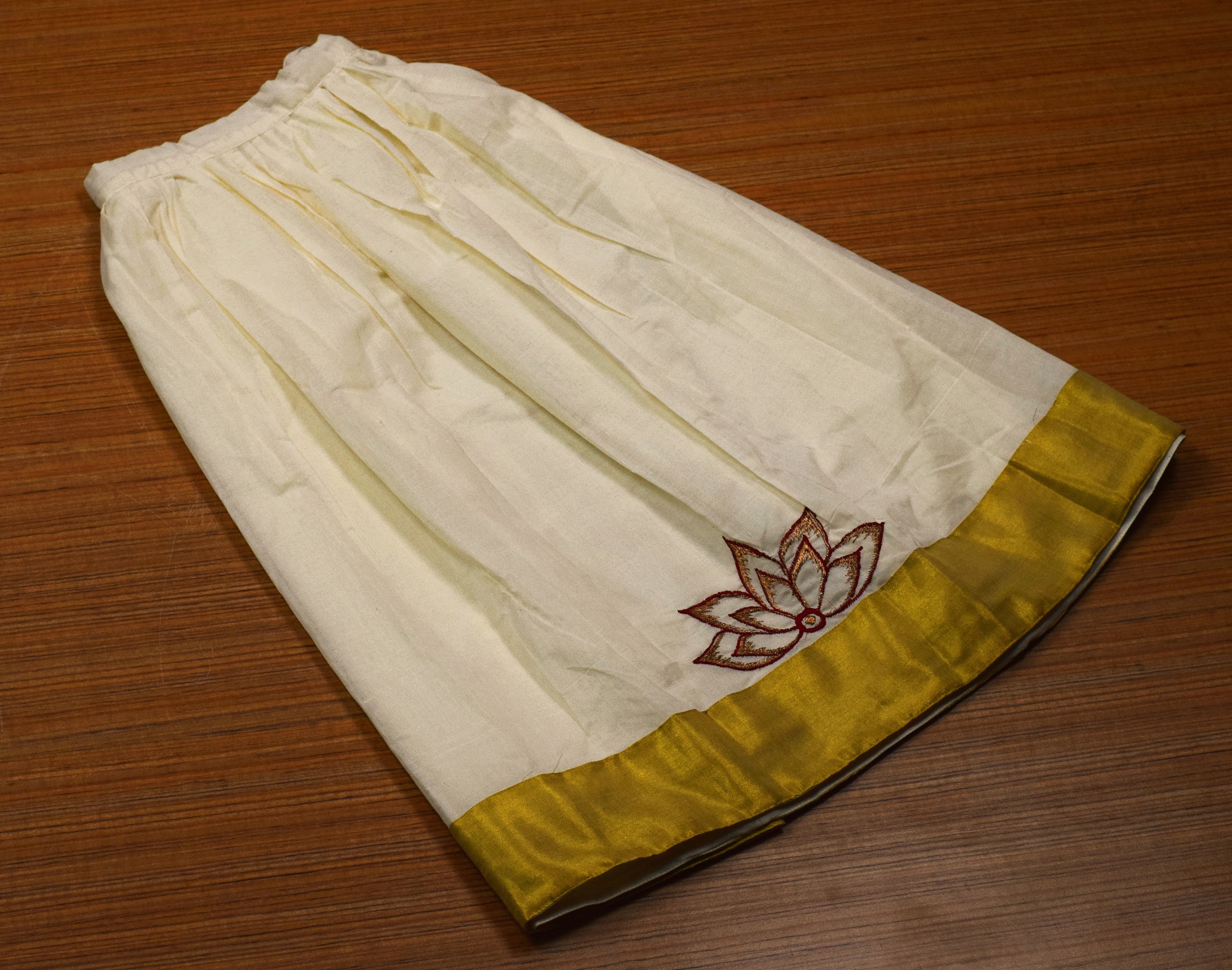 Girls Traditional Onam Skirt & Top Set – Off White Cotton Dress with Golden Kasavu Border & Lotus Embroidery