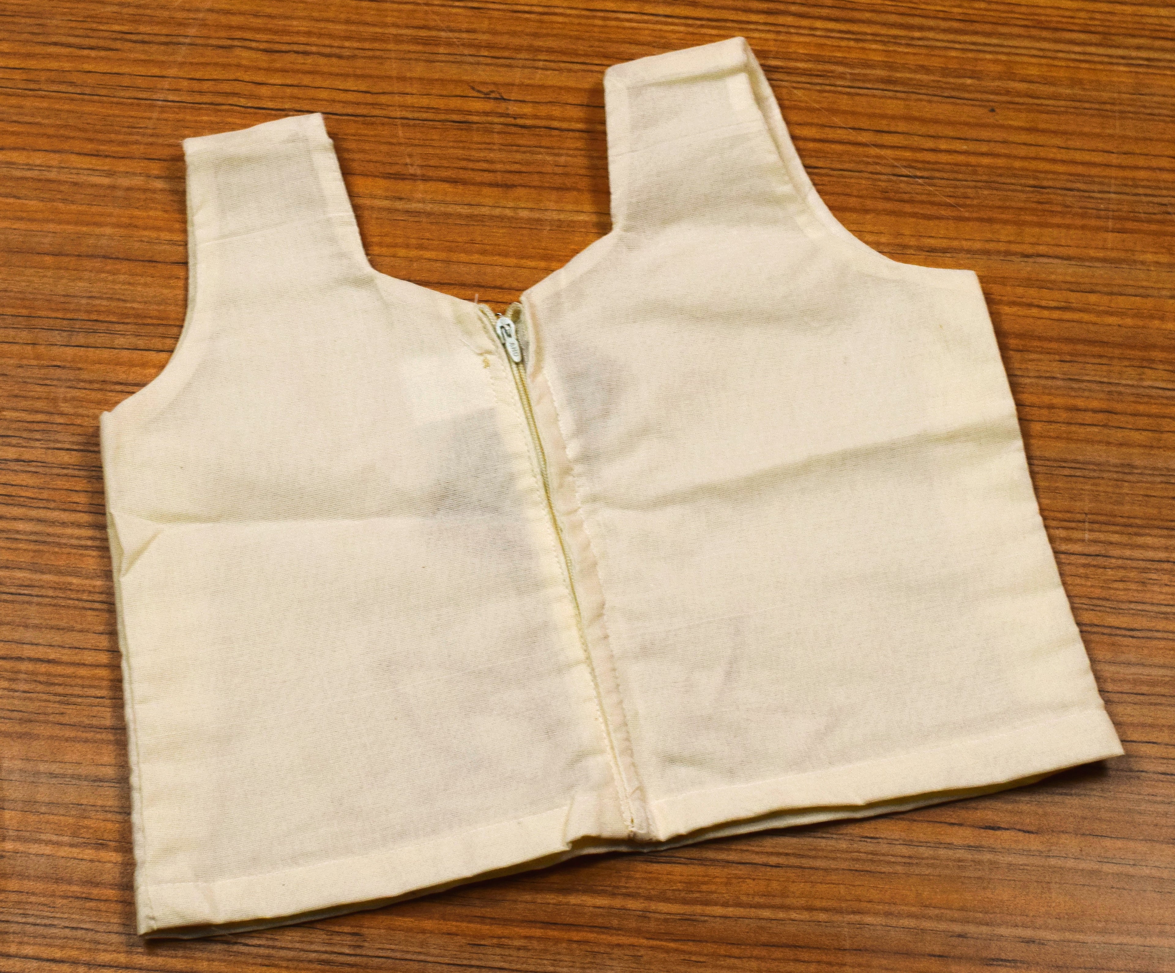 Girls Traditional Onam Skirt & Top Set – Off White Cotton Dress with Golden Kasavu Border & Lotus Embroidery