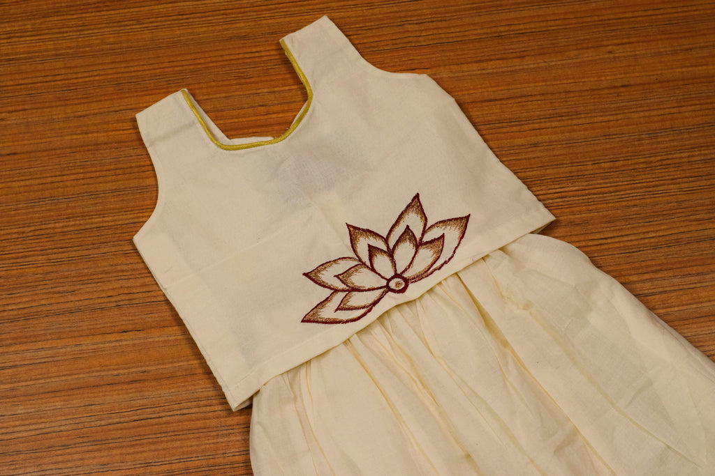 Girls Traditional Onam Skirt & Top Set – Off White Cotton Dress with Golden Kasavu Border & Lotus Embroidery