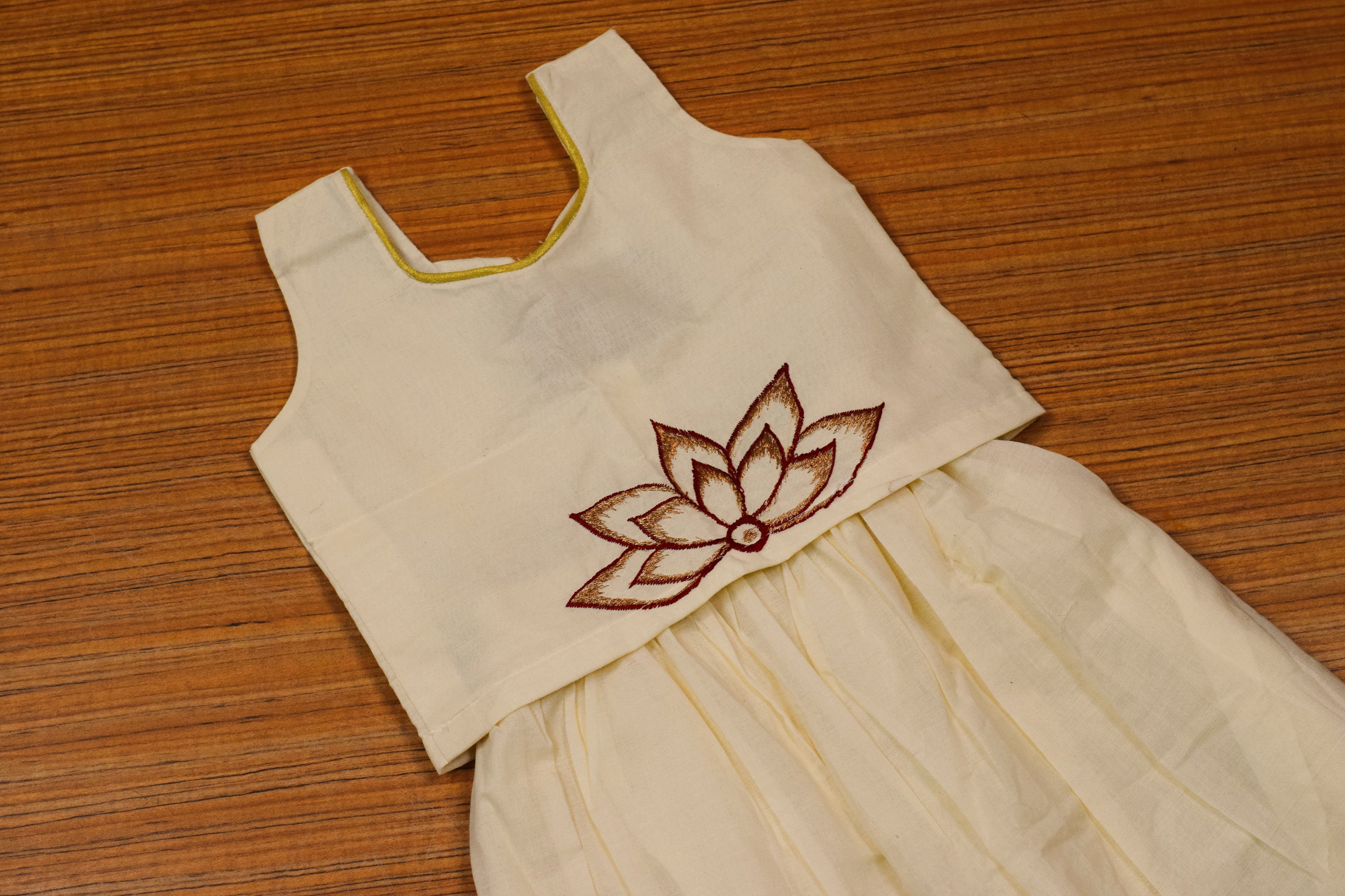 Girls Traditional Onam Skirt & Top Set – Off White Cotton Dress with Golden Kasavu Border & Lotus Embroidery