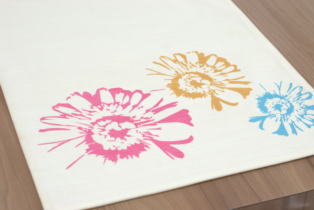 Colorful Floral Print Table Runner - 135 x 35 cm - View 3 - Floral - Nushio