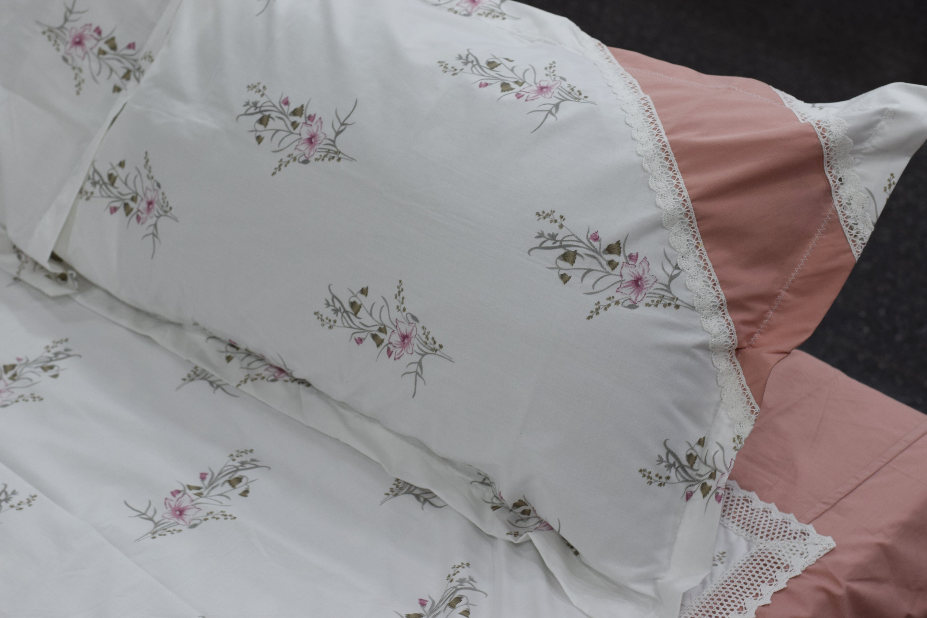 King Size Floral Cotton Bedspread Set with 2 Pillow Covers – White & Blush Pink | 98" x 106"