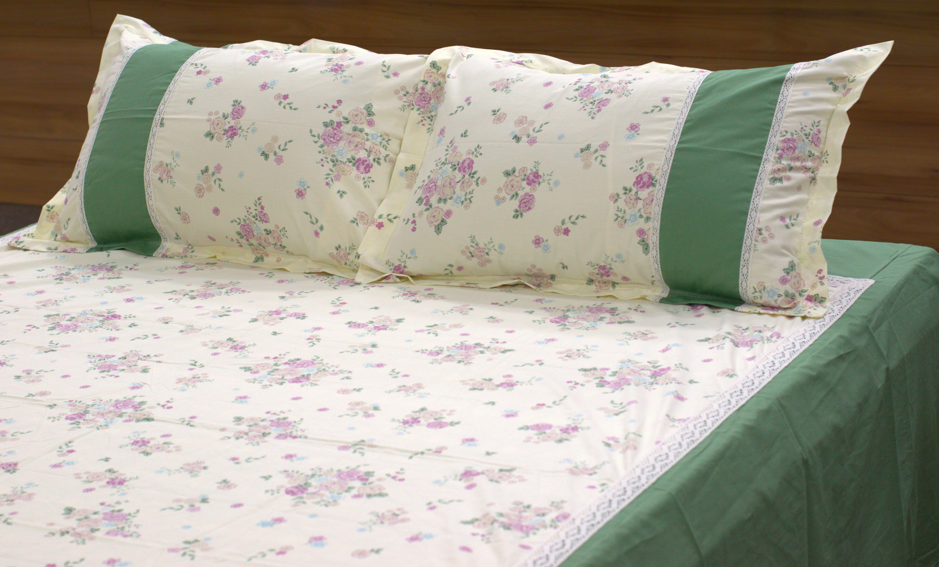 Vintage Floral King Size Bedspread Set – 100" x 100" | Soft  Bed Cover with Matching Pillow Covers