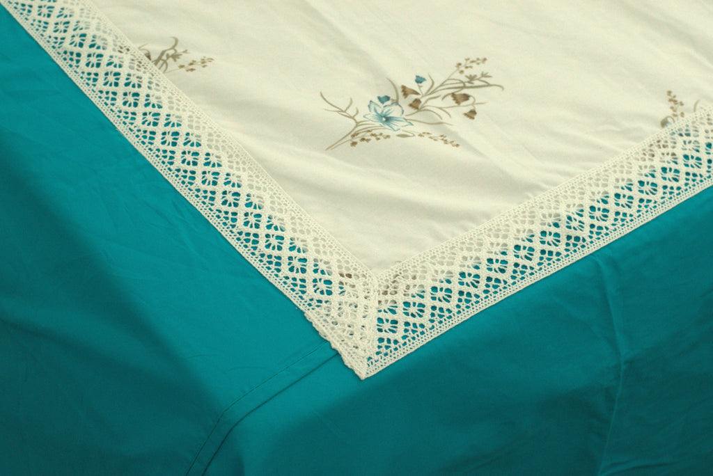 King Size White & Teal Floral Bedspread Set with Pillow Covers – 100" x 100"