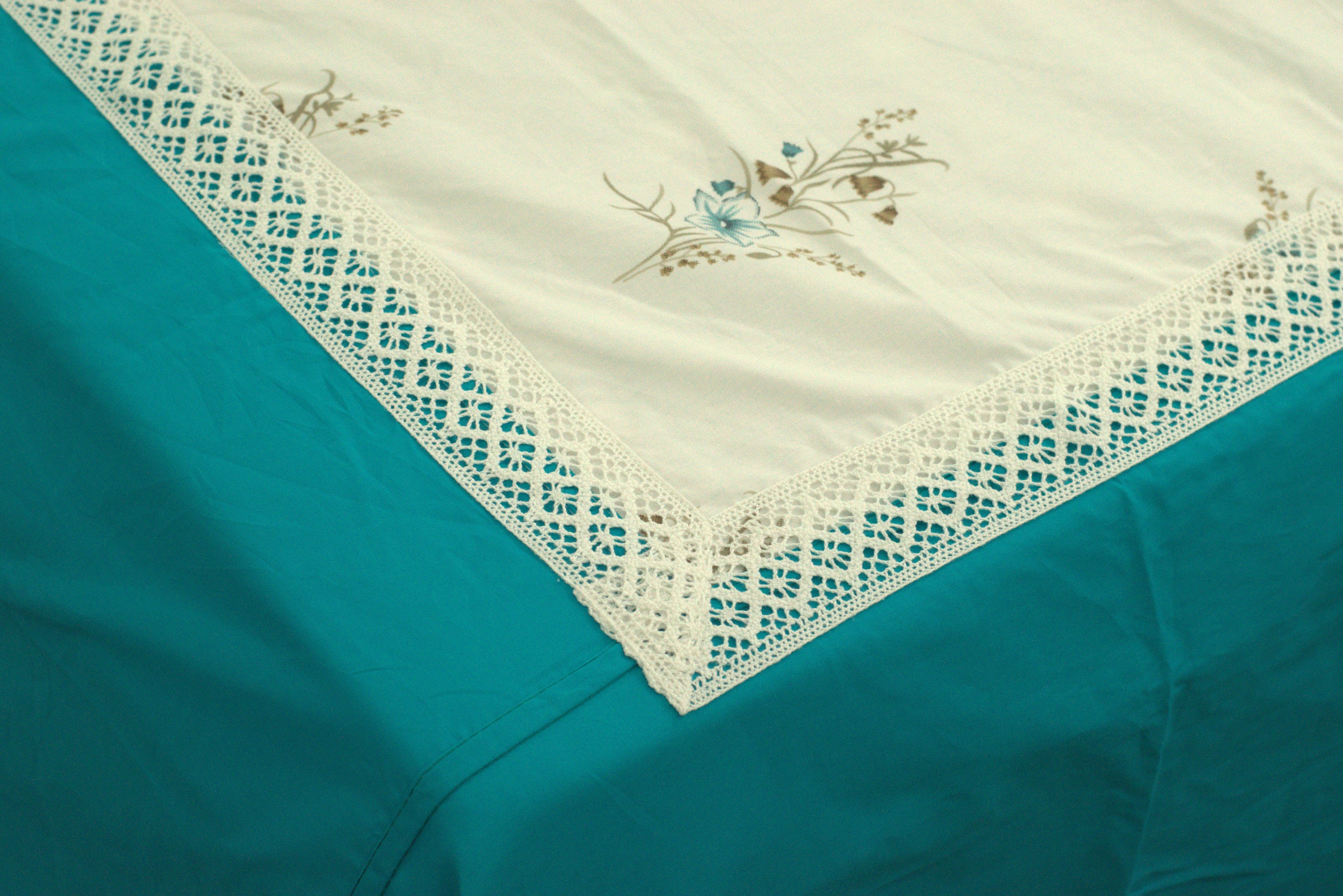 King Size White & Teal Floral Bedspread Set with Pillow Covers – 100" x 100"