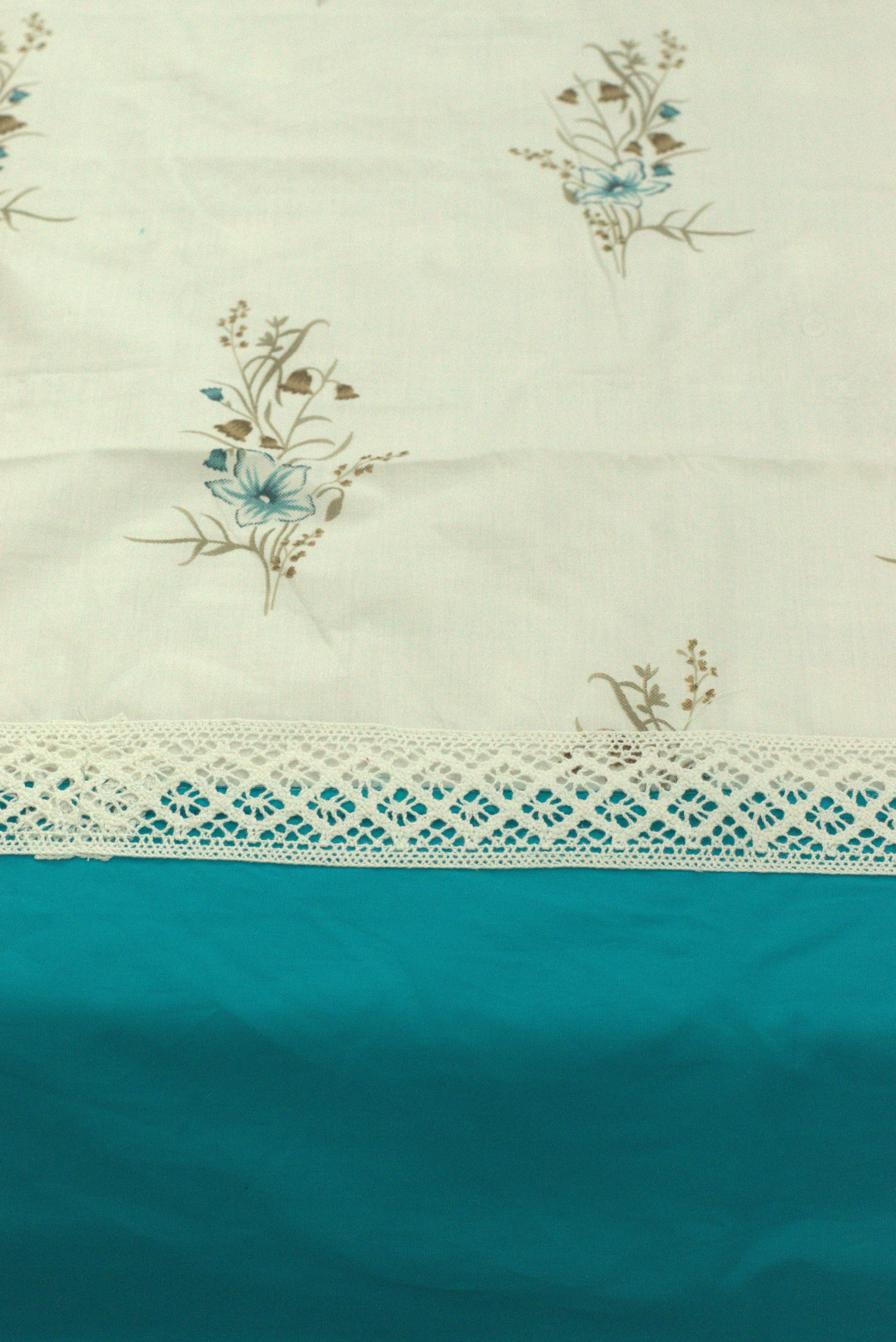 King Size White & Teal Floral Bedspread Set with Pillow Covers – 100" x 100"
