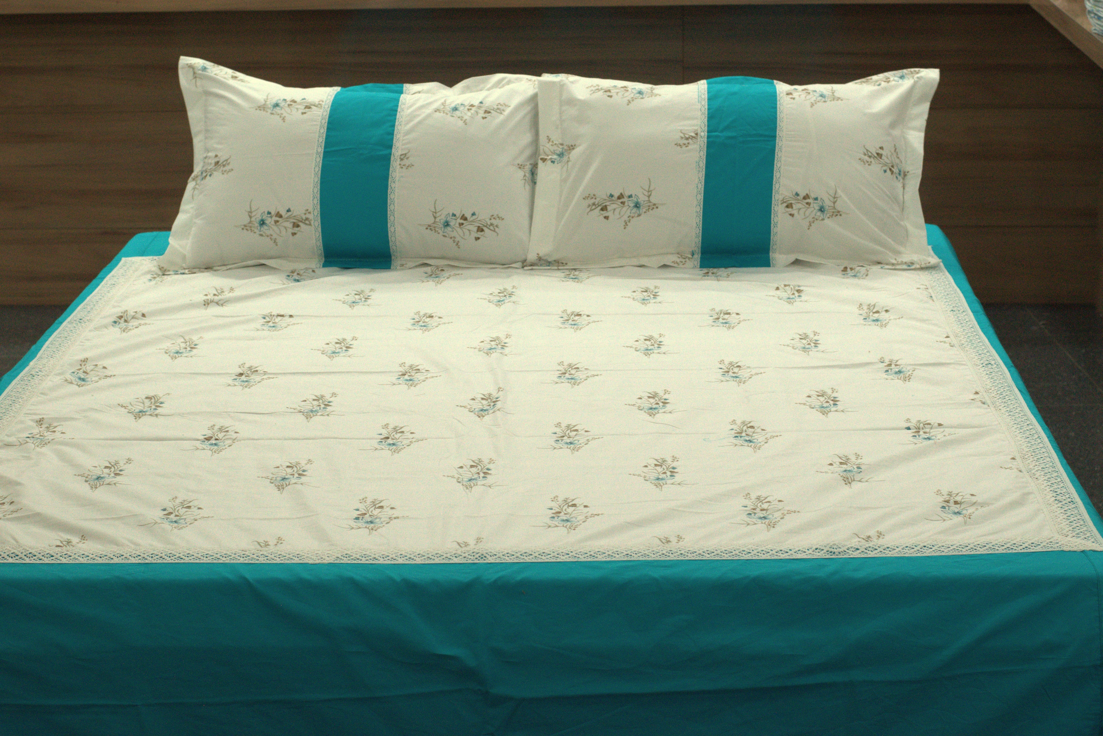 King Size White & Teal Floral Bedspread Set with Pillow Covers – 100" x 100"