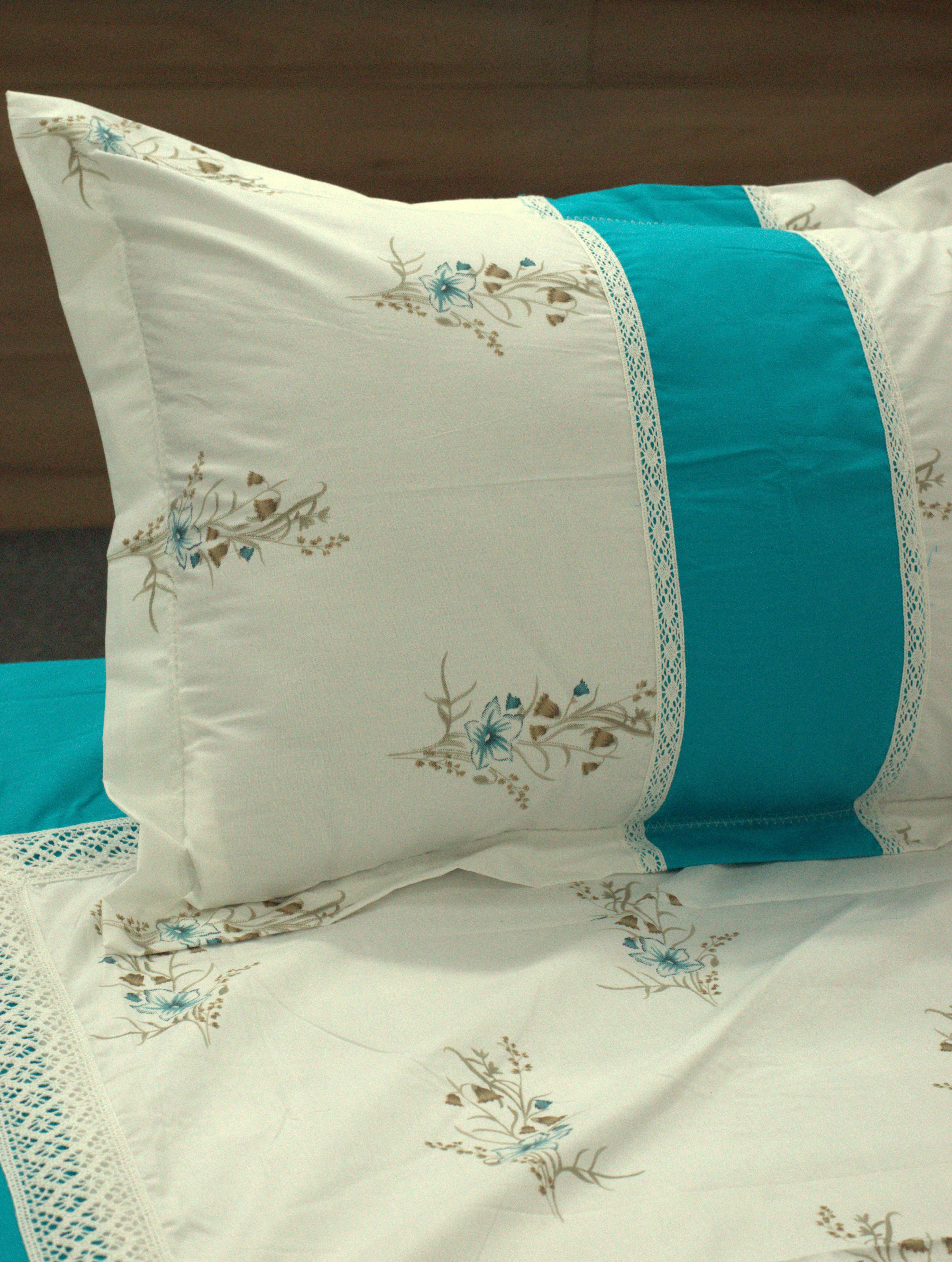 King Size White & Teal Floral Bedspread Set with Pillow Covers – 100" x 100"