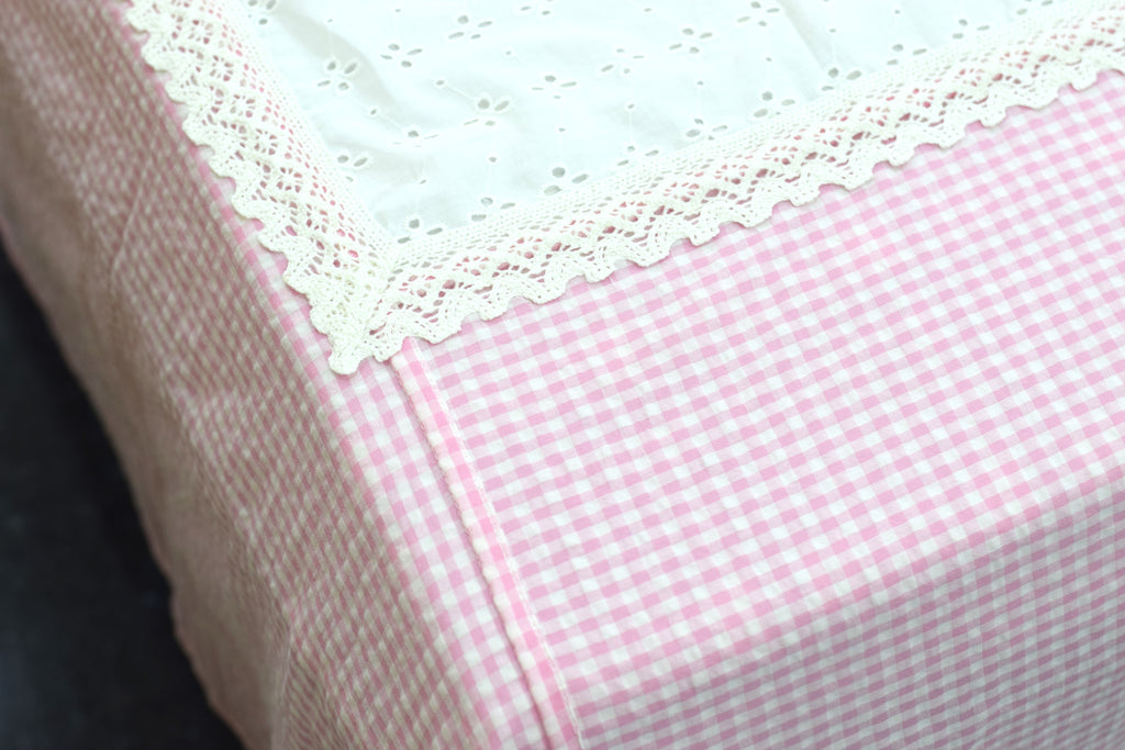 King Size Cotton Bed Sheet Set – Pink Checkered Design with Contrast Border & Pillow Covers