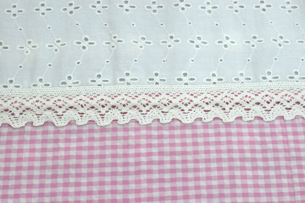 King Size Cotton Bed Sheet Set – Pink Checkered Design with Contrast Border & Pillow Covers