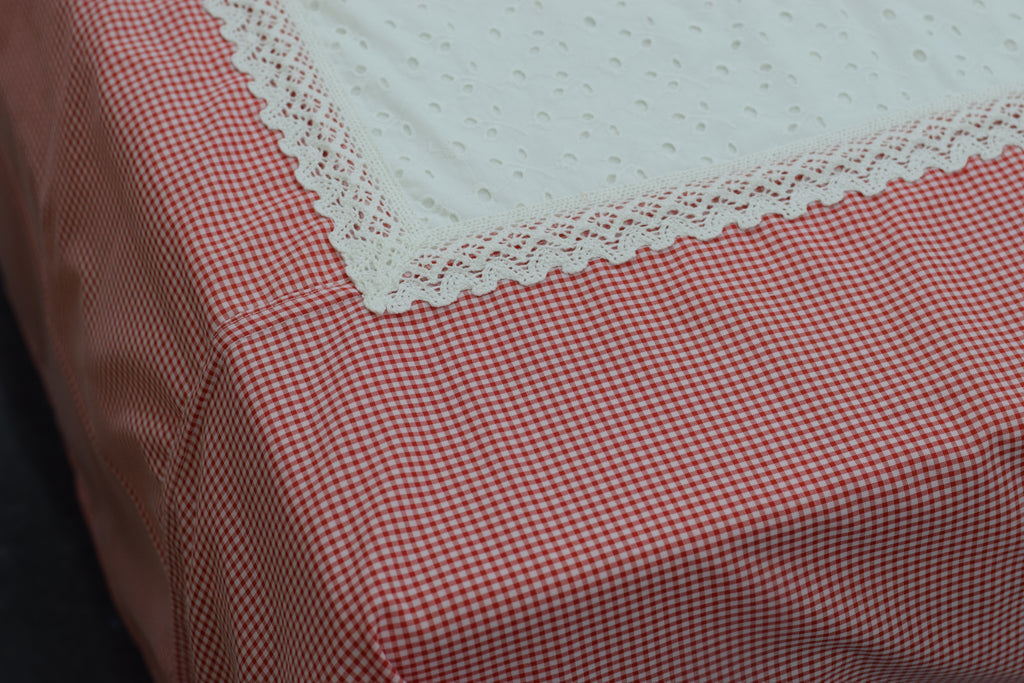 Elegant Pink & White King Size Bedsheet Set with Pillow Covers