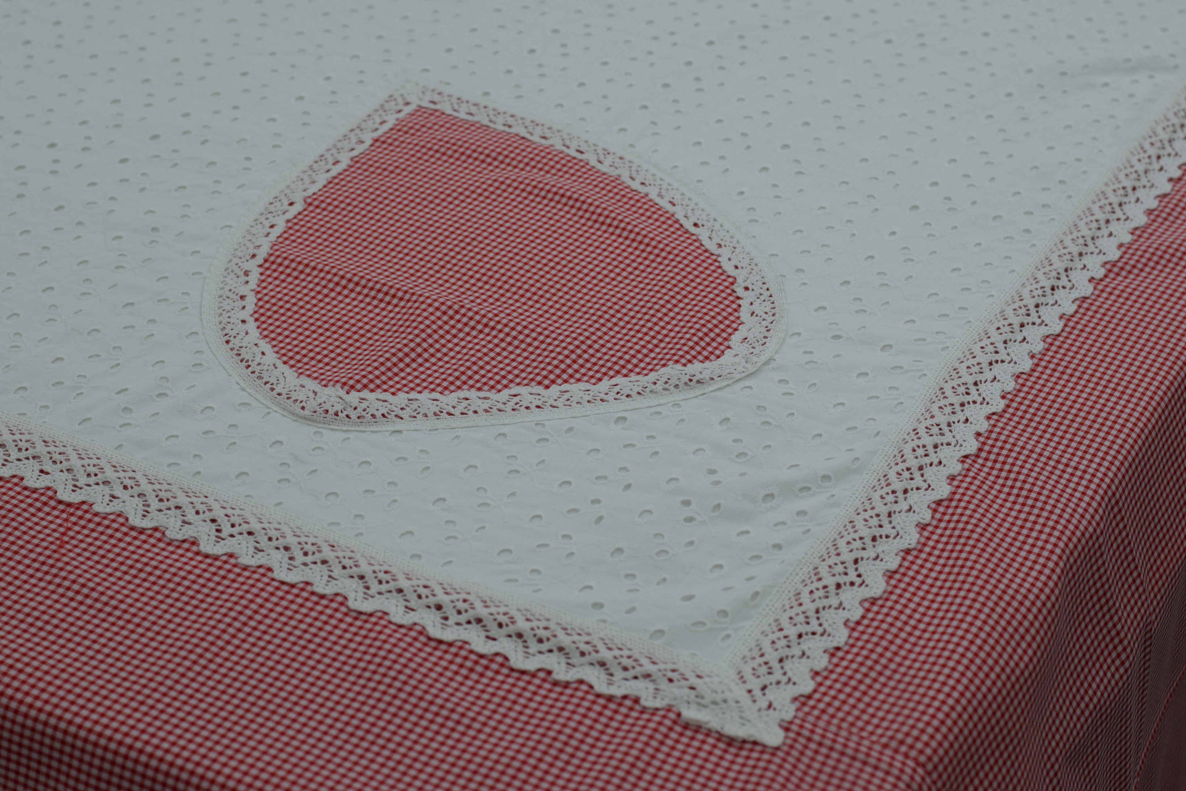 Elegant Pink & White King Size Bedsheet Set with Pillow Covers