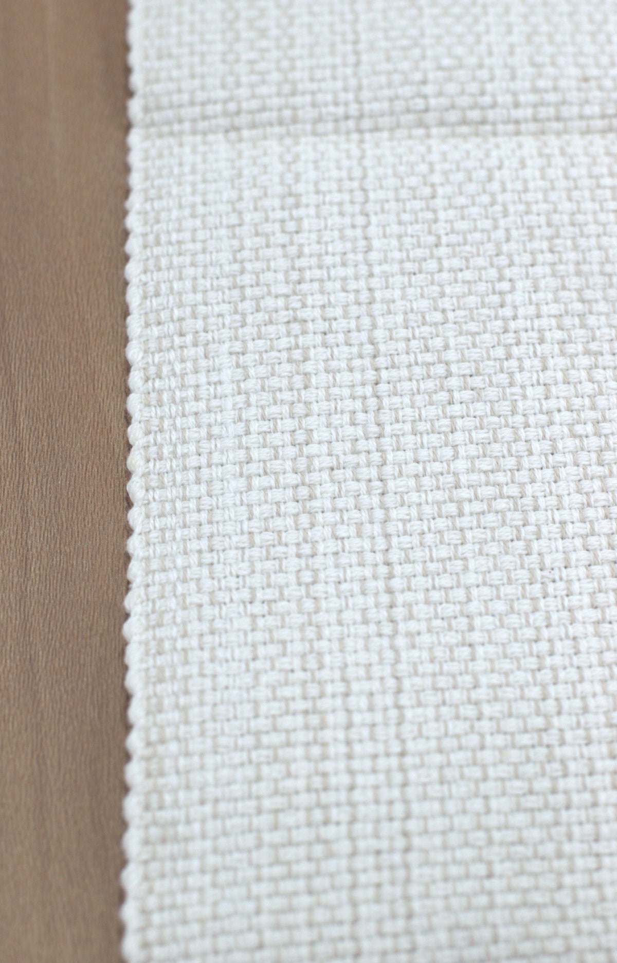 Elegant Textured Table Runner – Off-White | 3.15 m x 40 cm