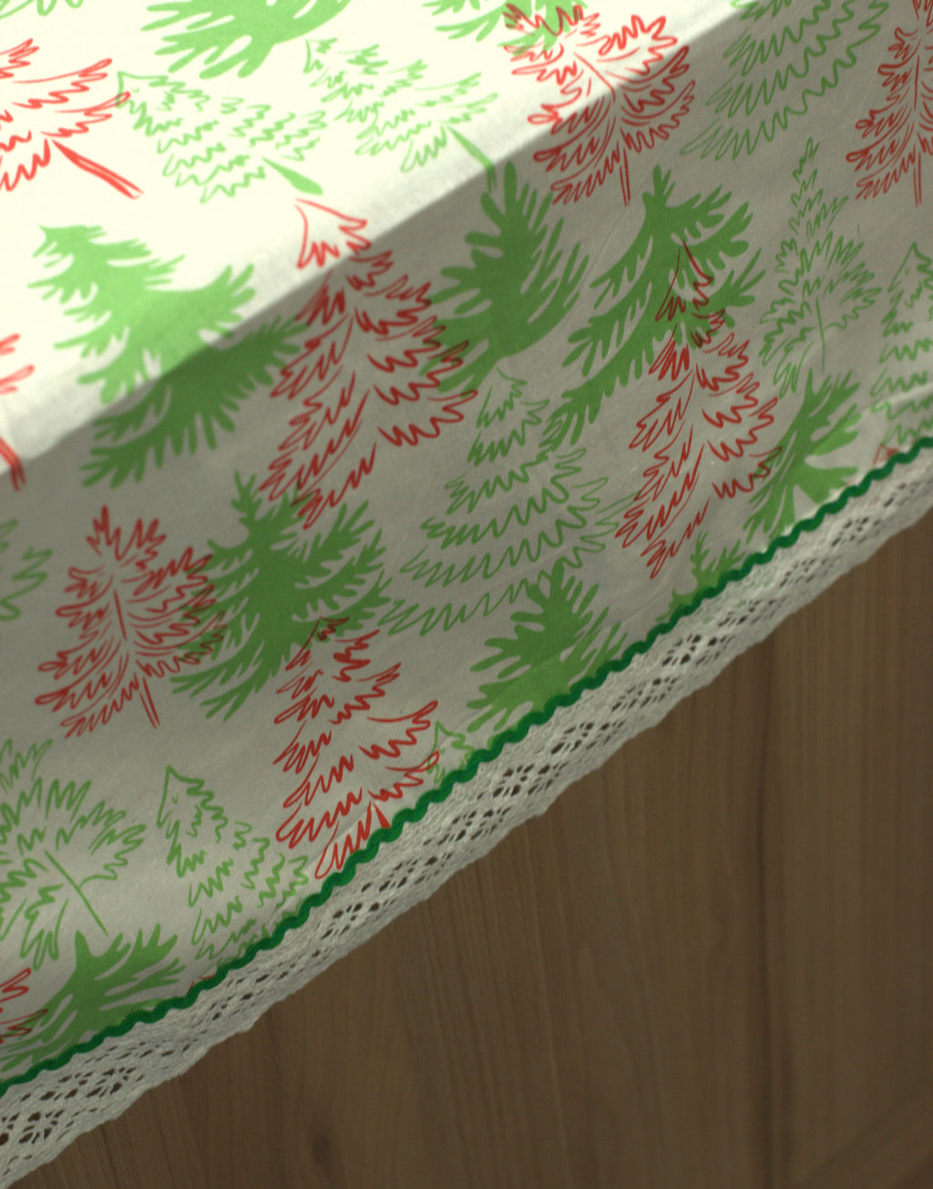Green & Red Floral Printed Table Cloth with Lace Border – 210 × – Nushio by Pulpel