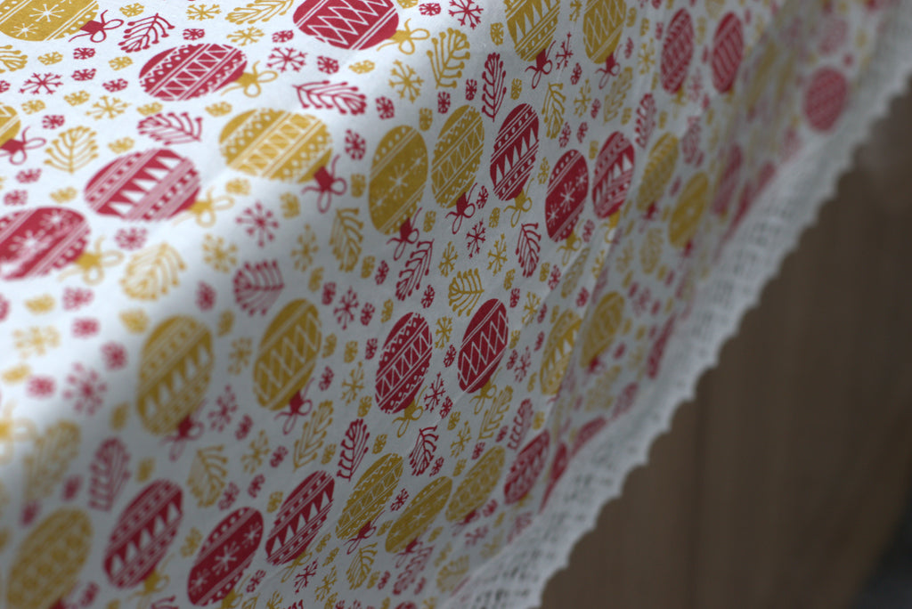 Festive Red &Yellow Christmas Print Tablecloth with White Lace – Nushio by Pulpel